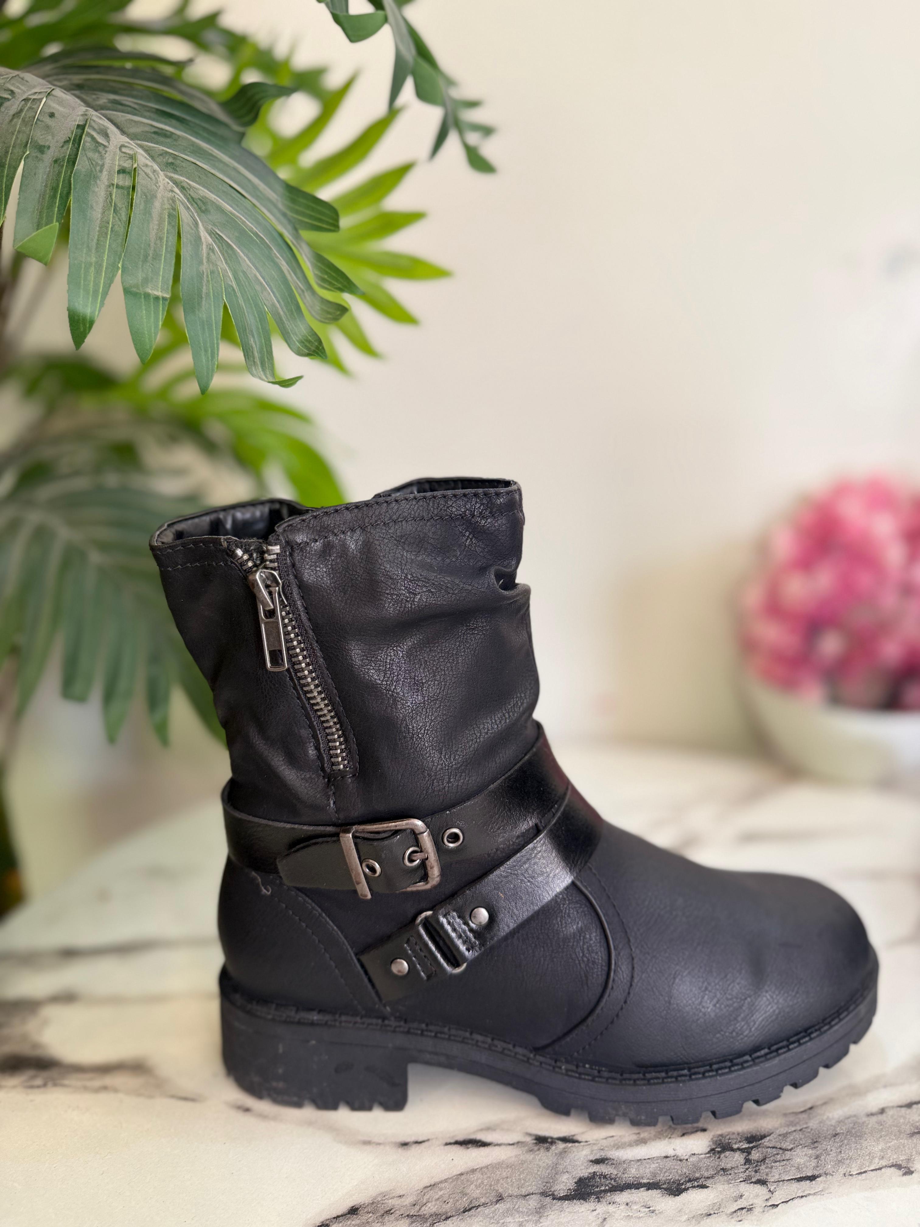 Black leather ankle boot (unknown)