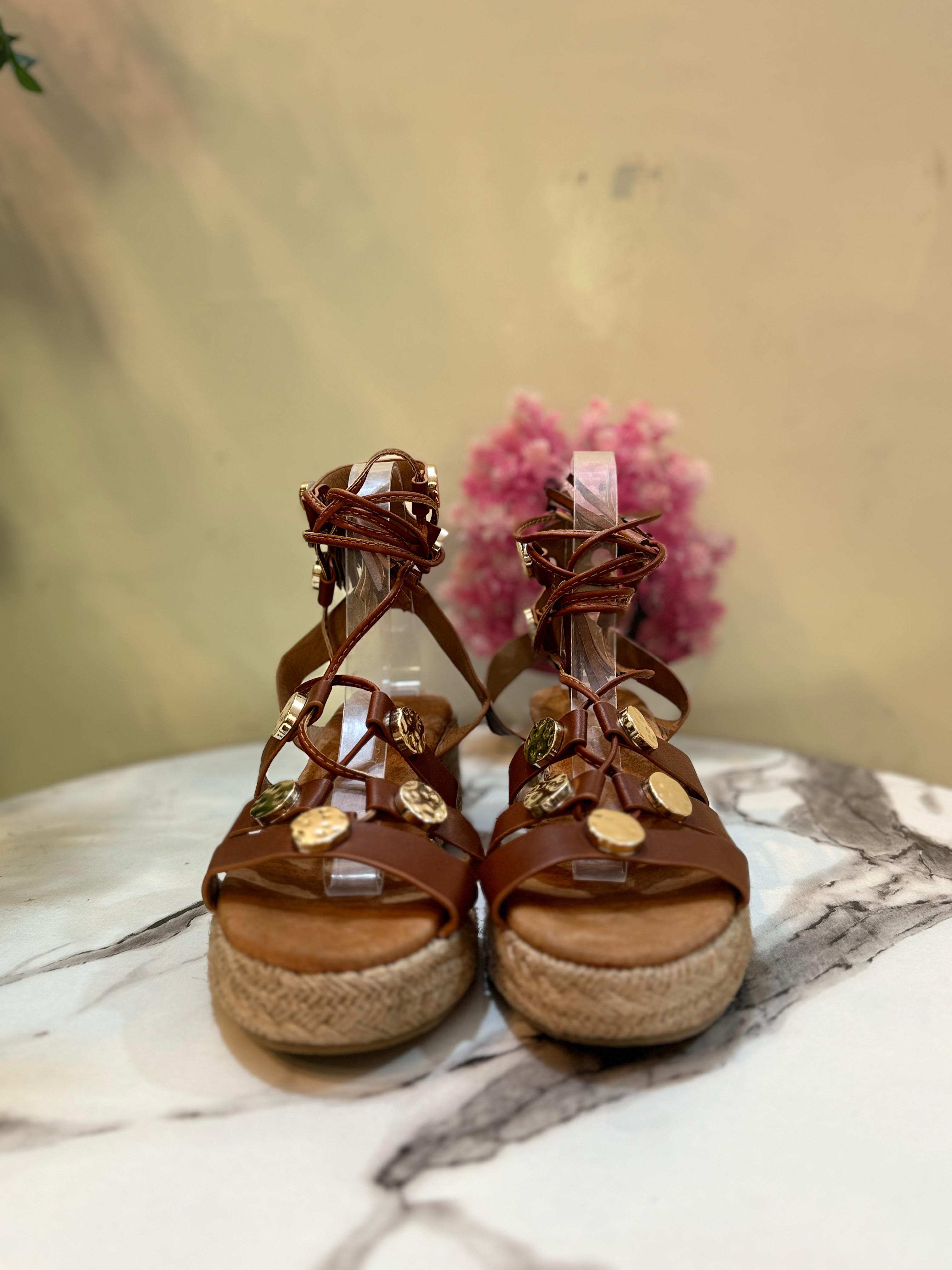 Brown laceup