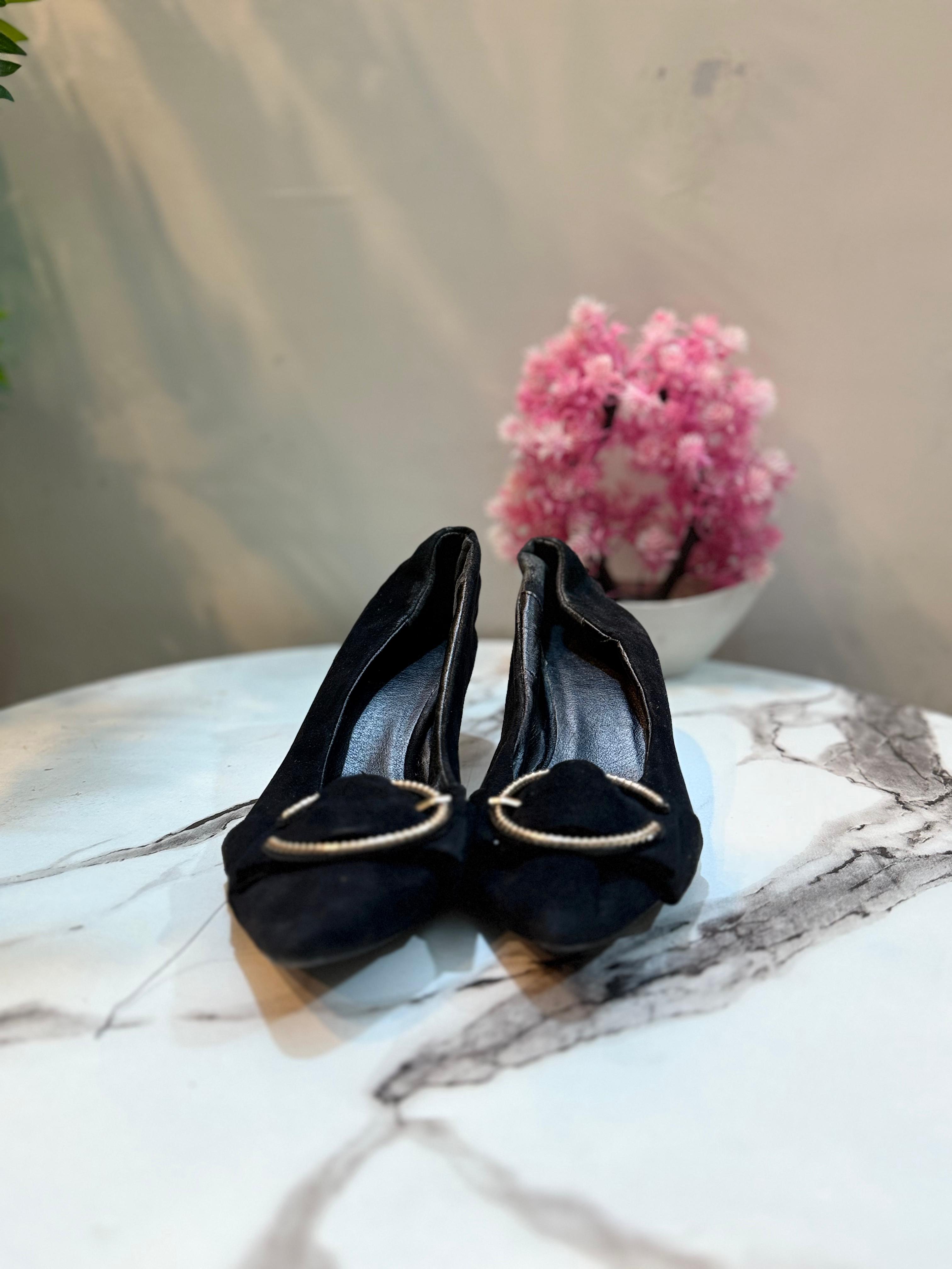 Black coat shoe