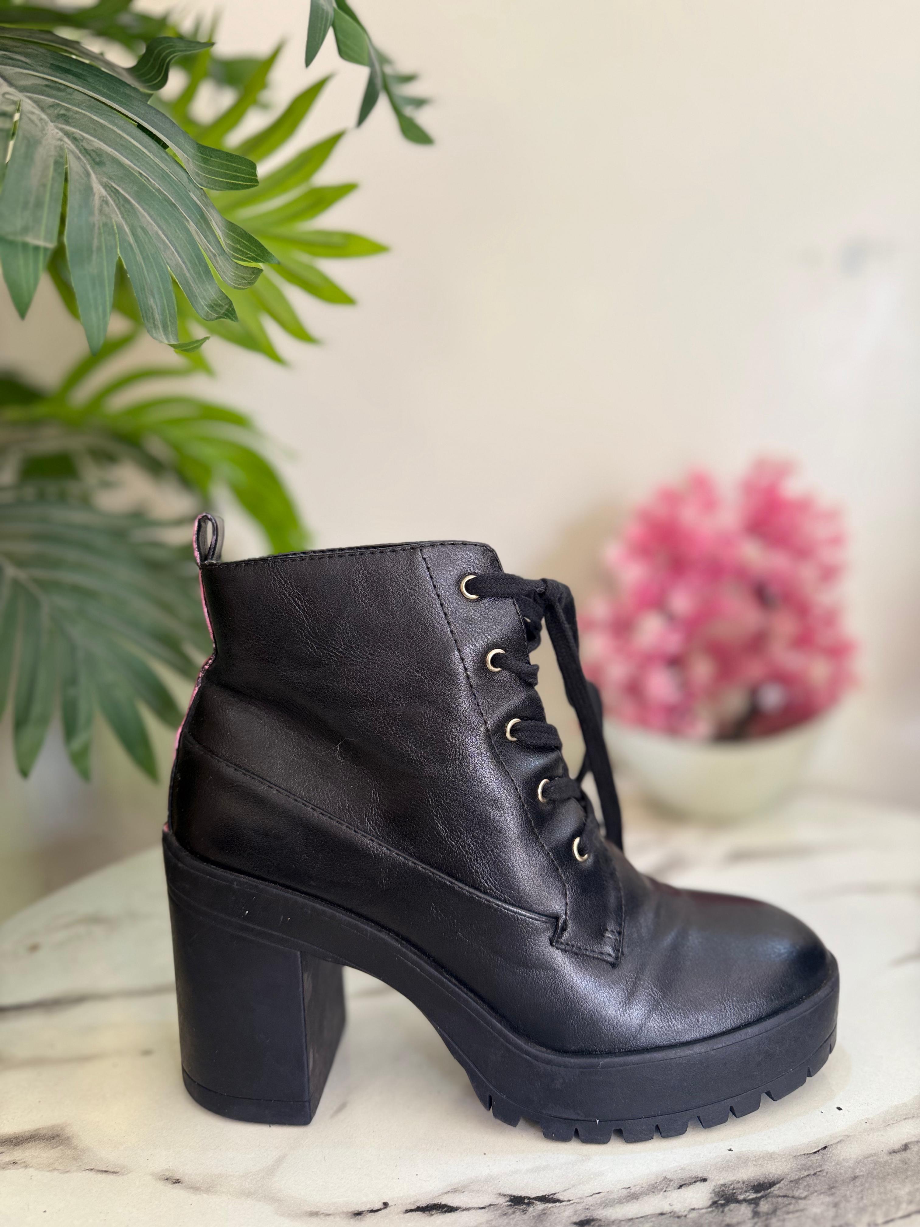 Black leather lace up ankle boot (Forever)