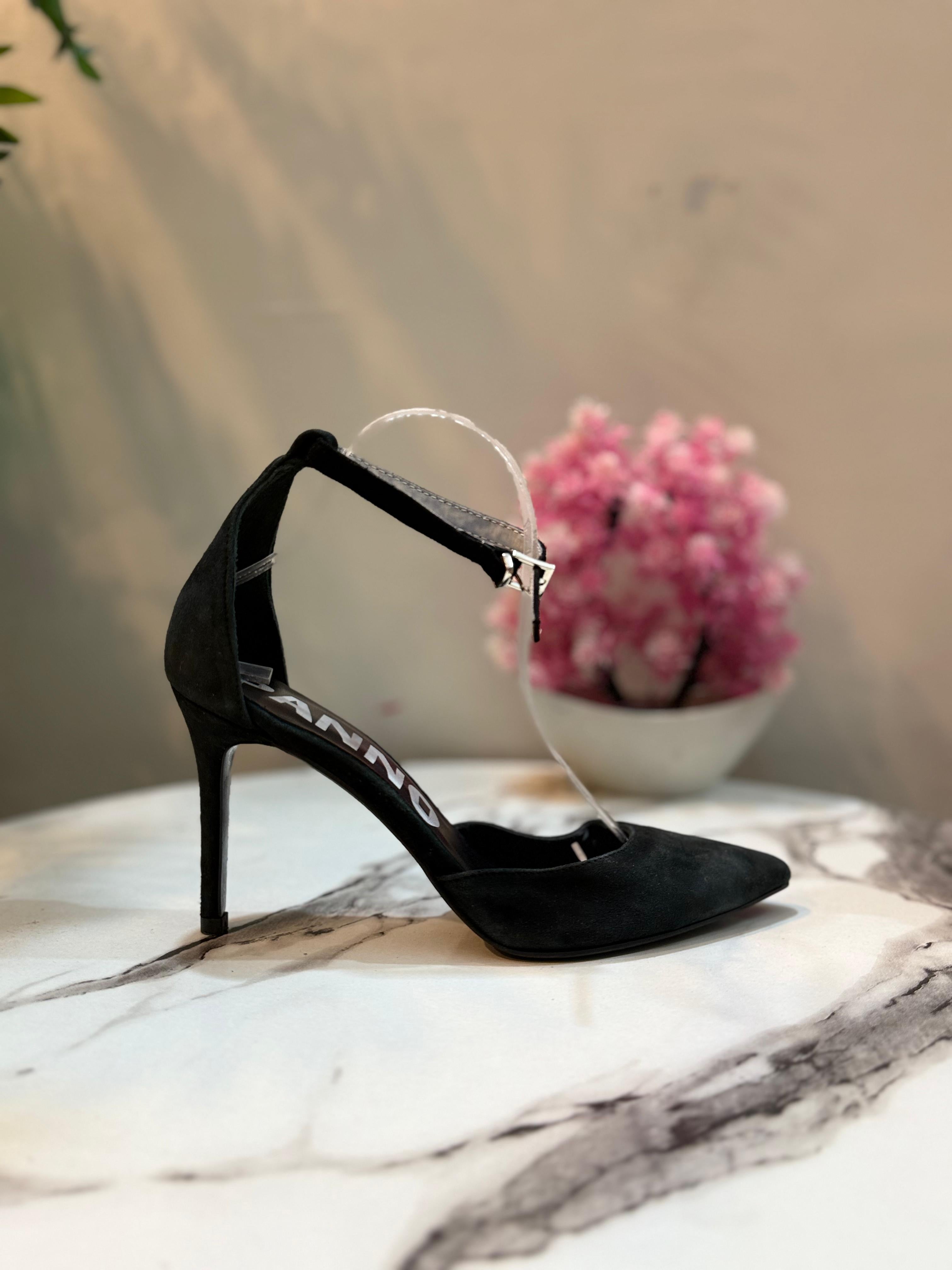Black coat shoe