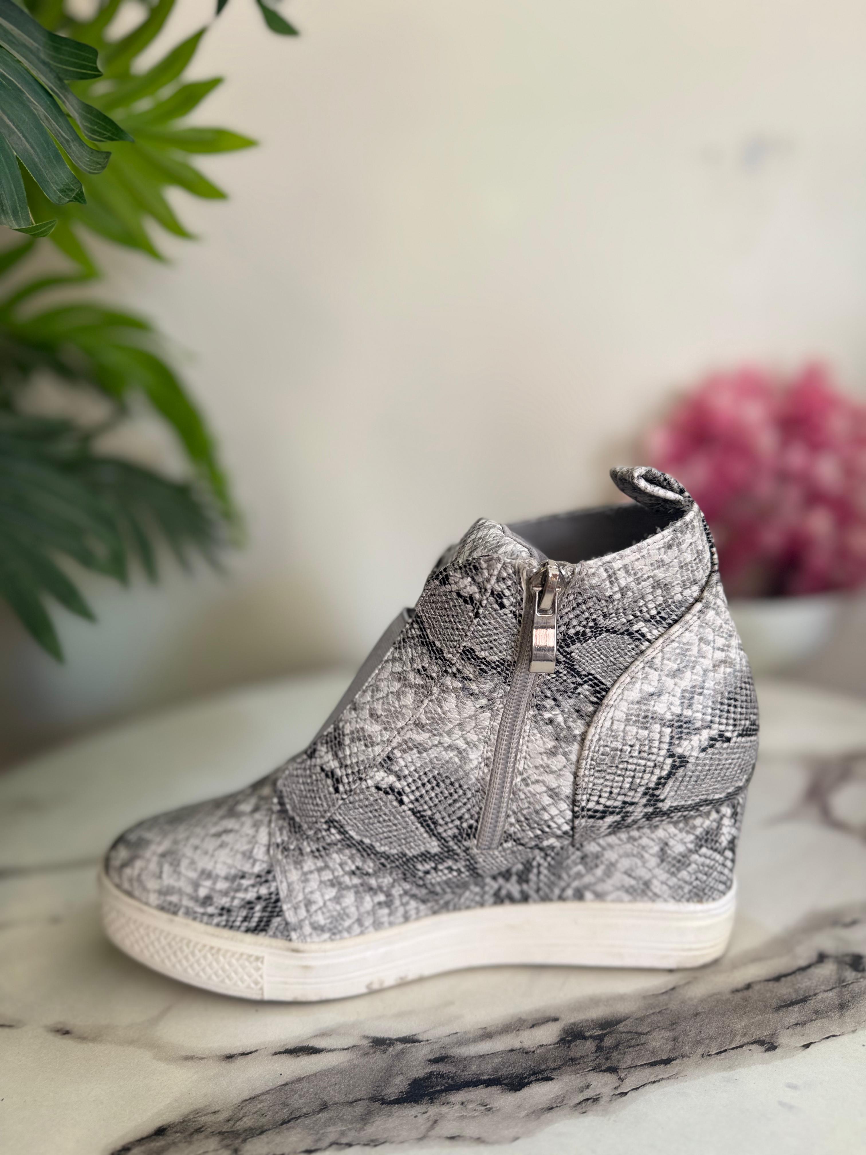 Shake print zipper ankle boot