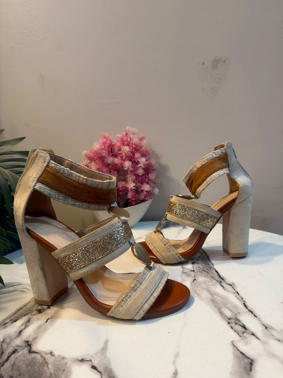 Skin block heel