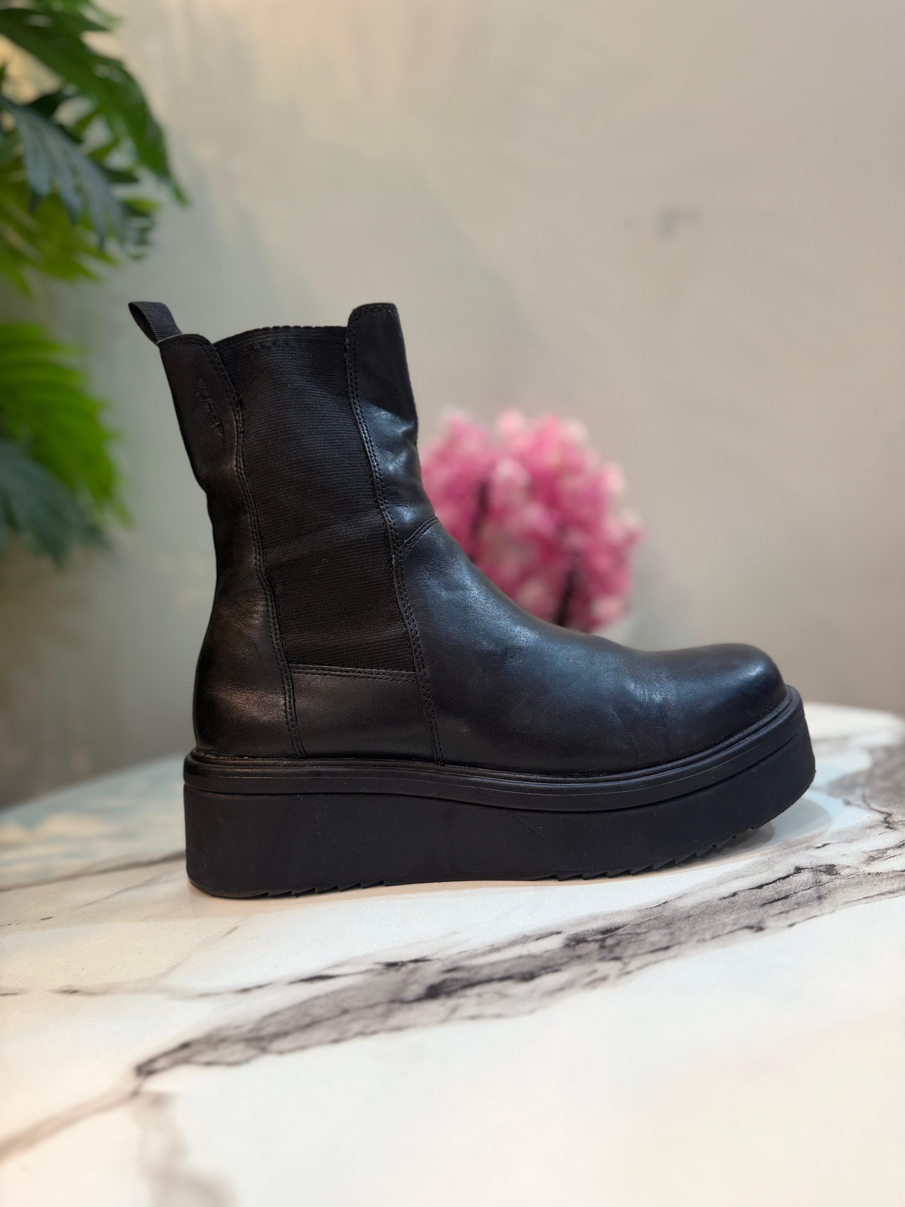 Black leather ankle boot (Vagabond)