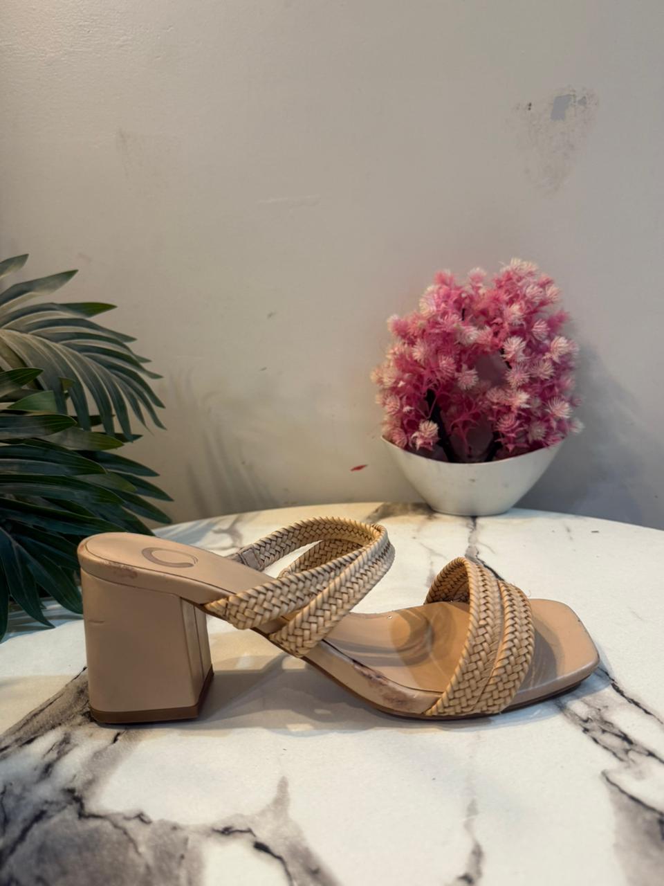 Skin block heel