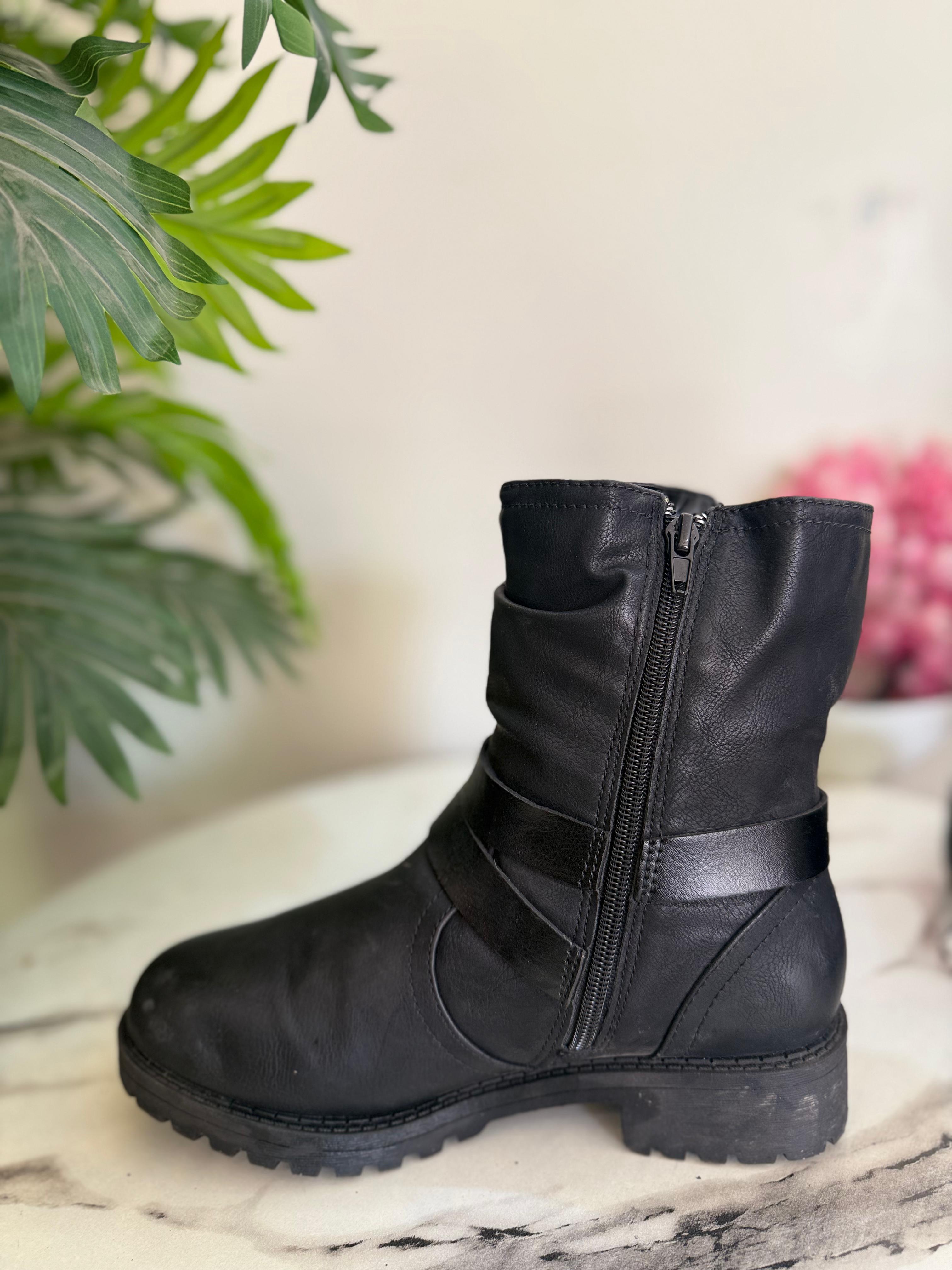 Black leather ankle boot (unknown)