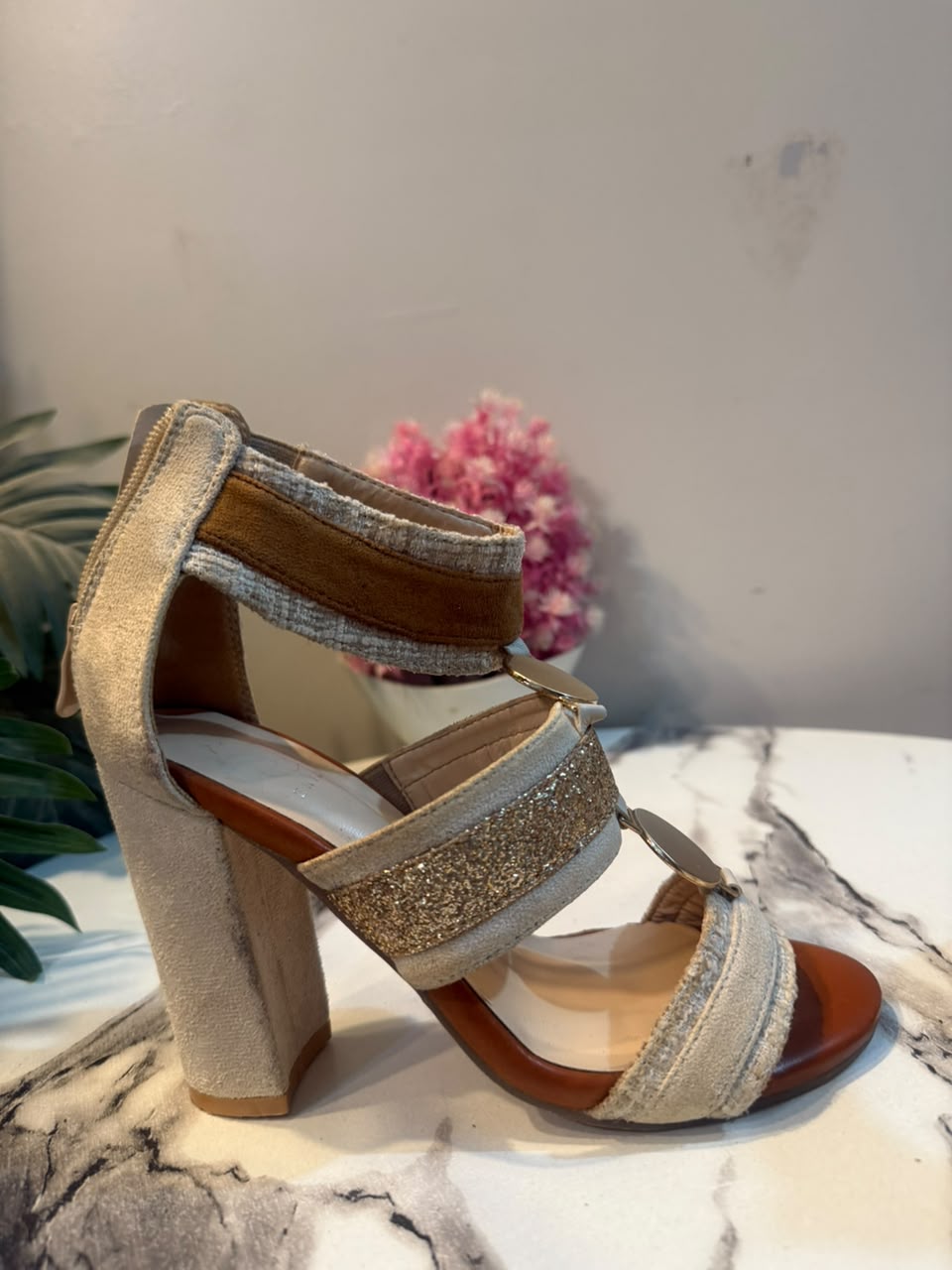 Skin block heel