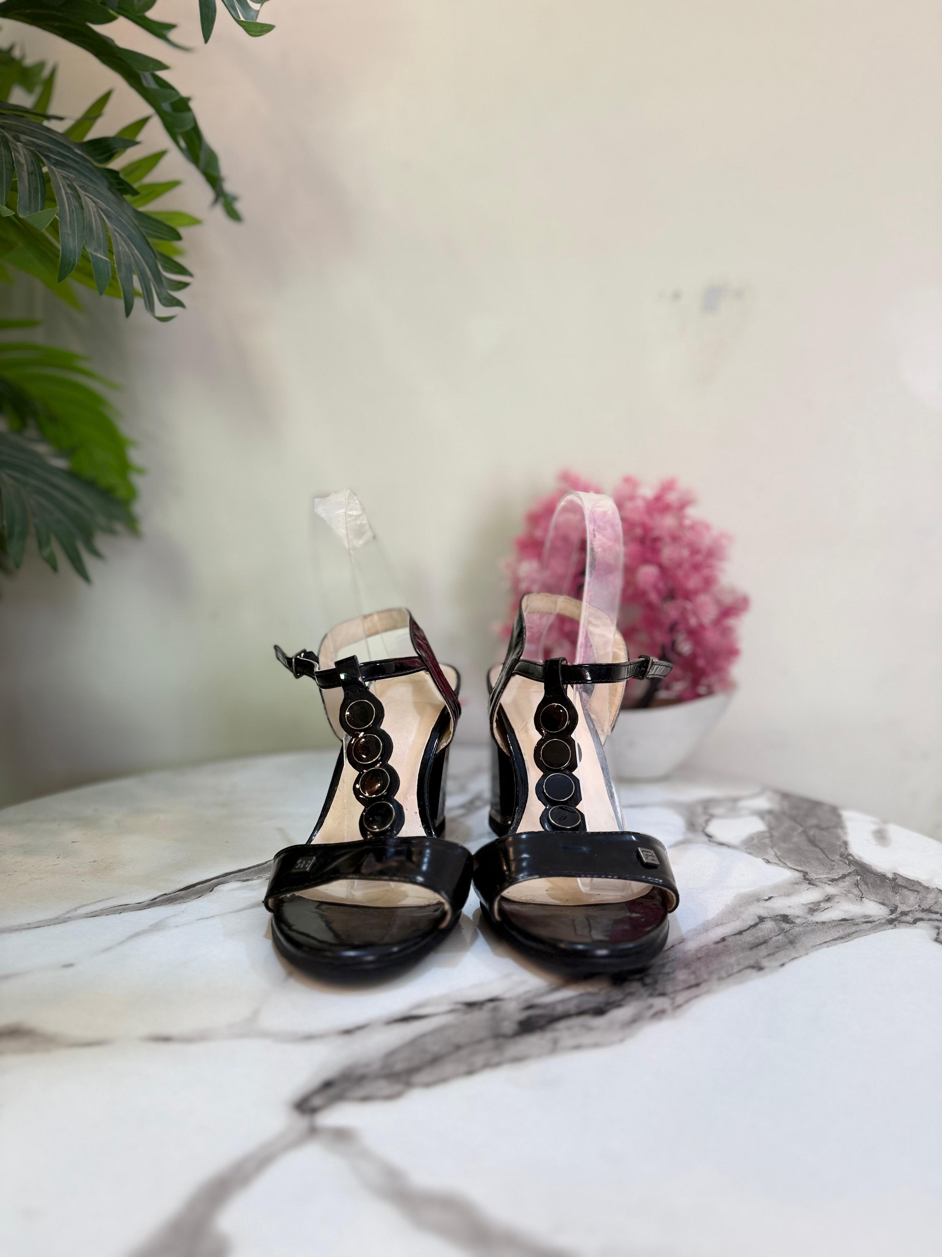 Black block heel