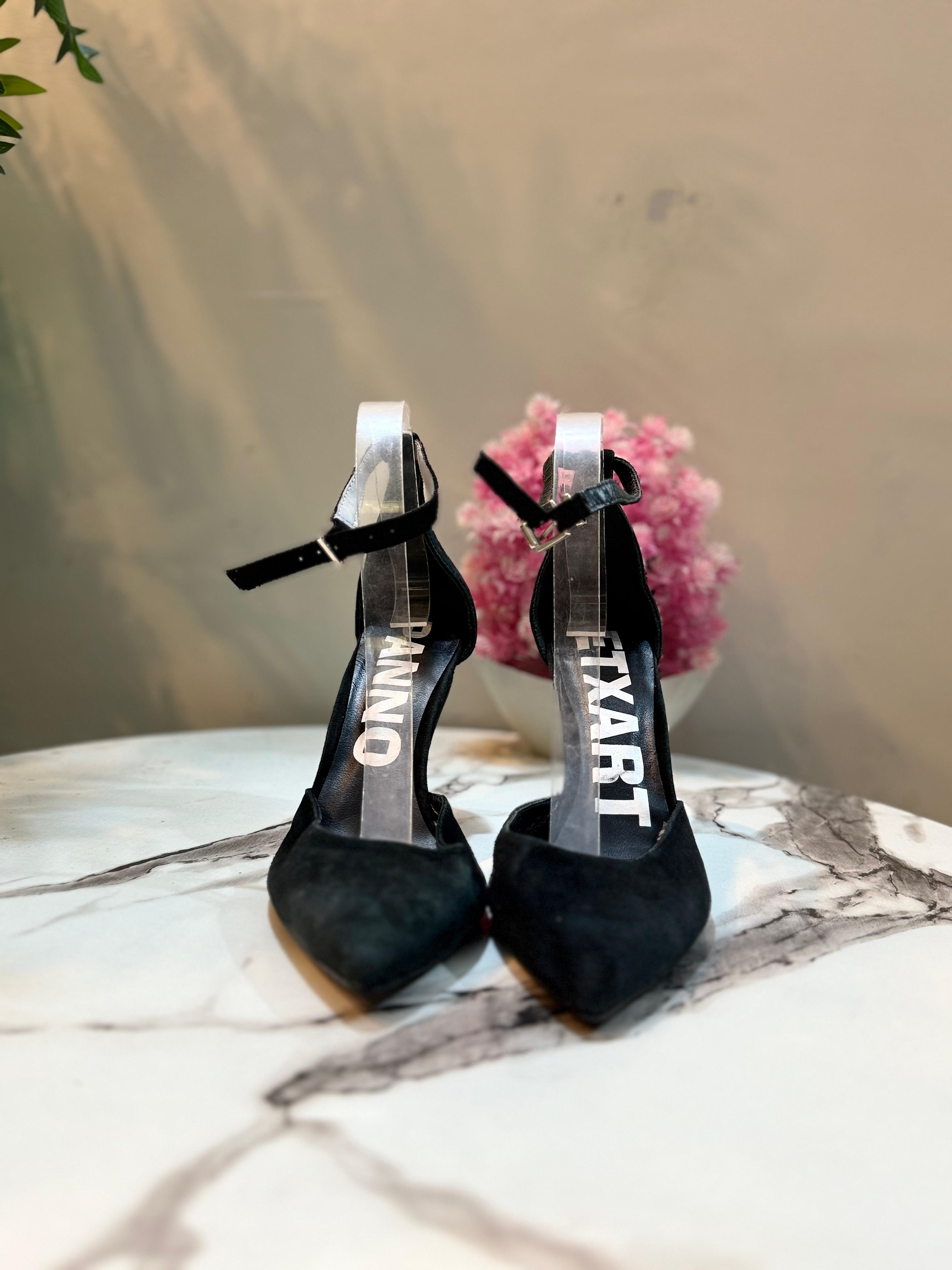 Black coat shoe