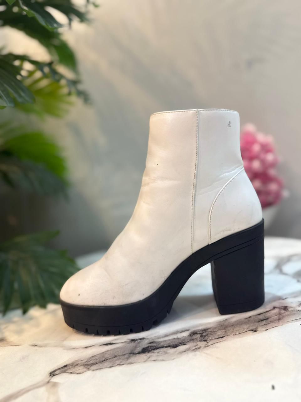 White leather zipper ankle boot (French connection)