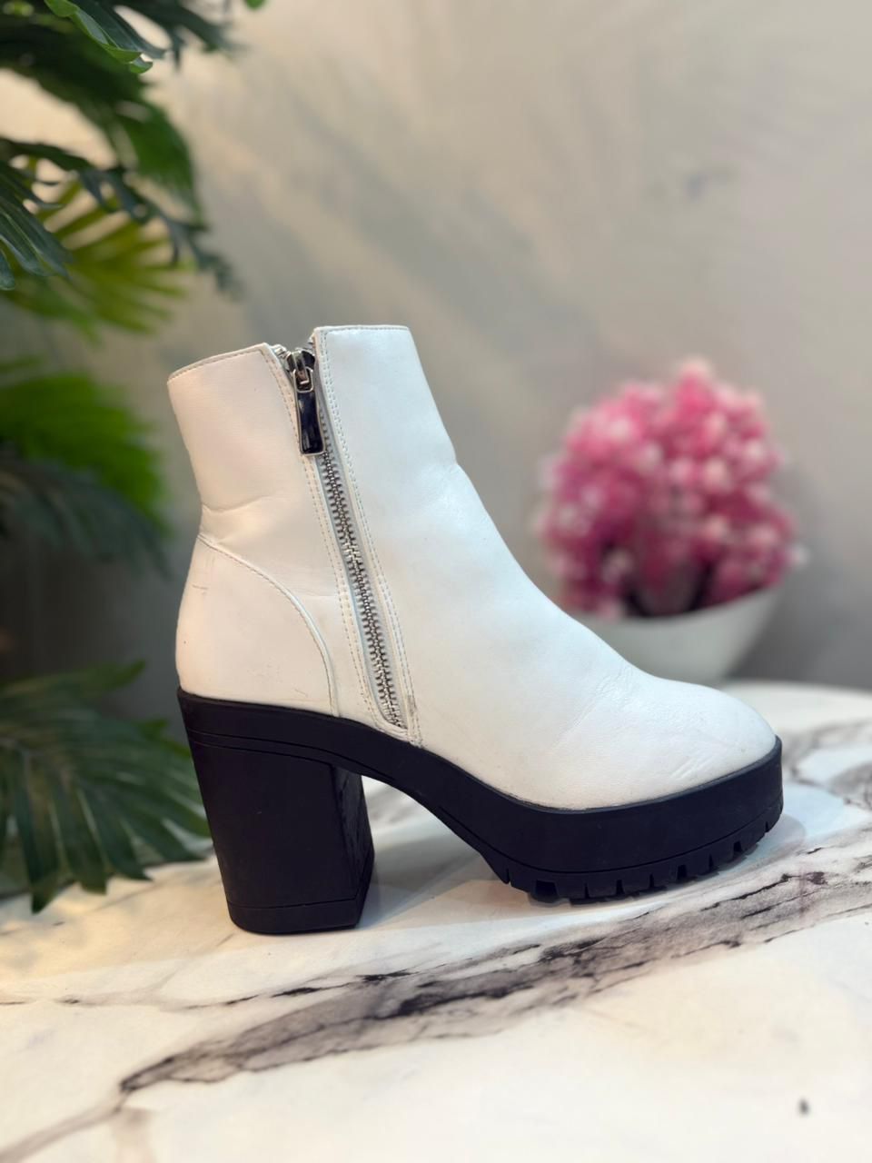White leather zipper ankle boot (French connection)