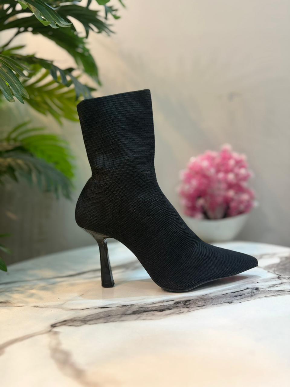 Black sock ankle boot (Lefties)
