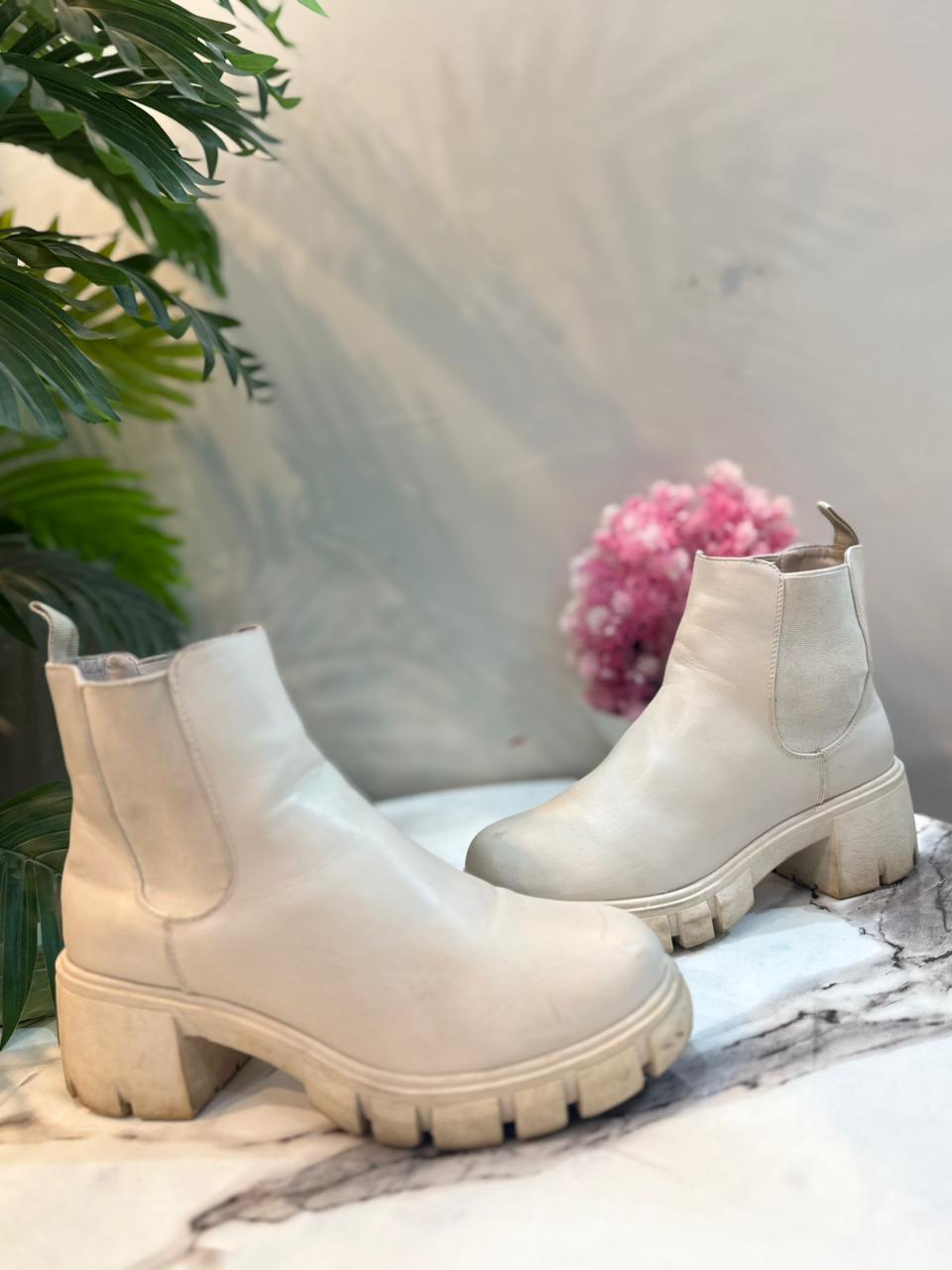 Off white leather ankle boot (dream paris)