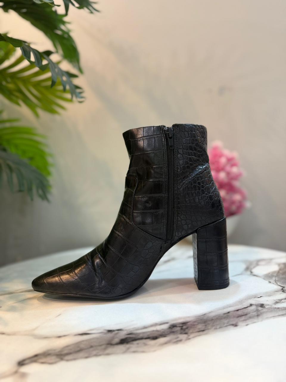 Black leather zipper ankle boot (MNG)