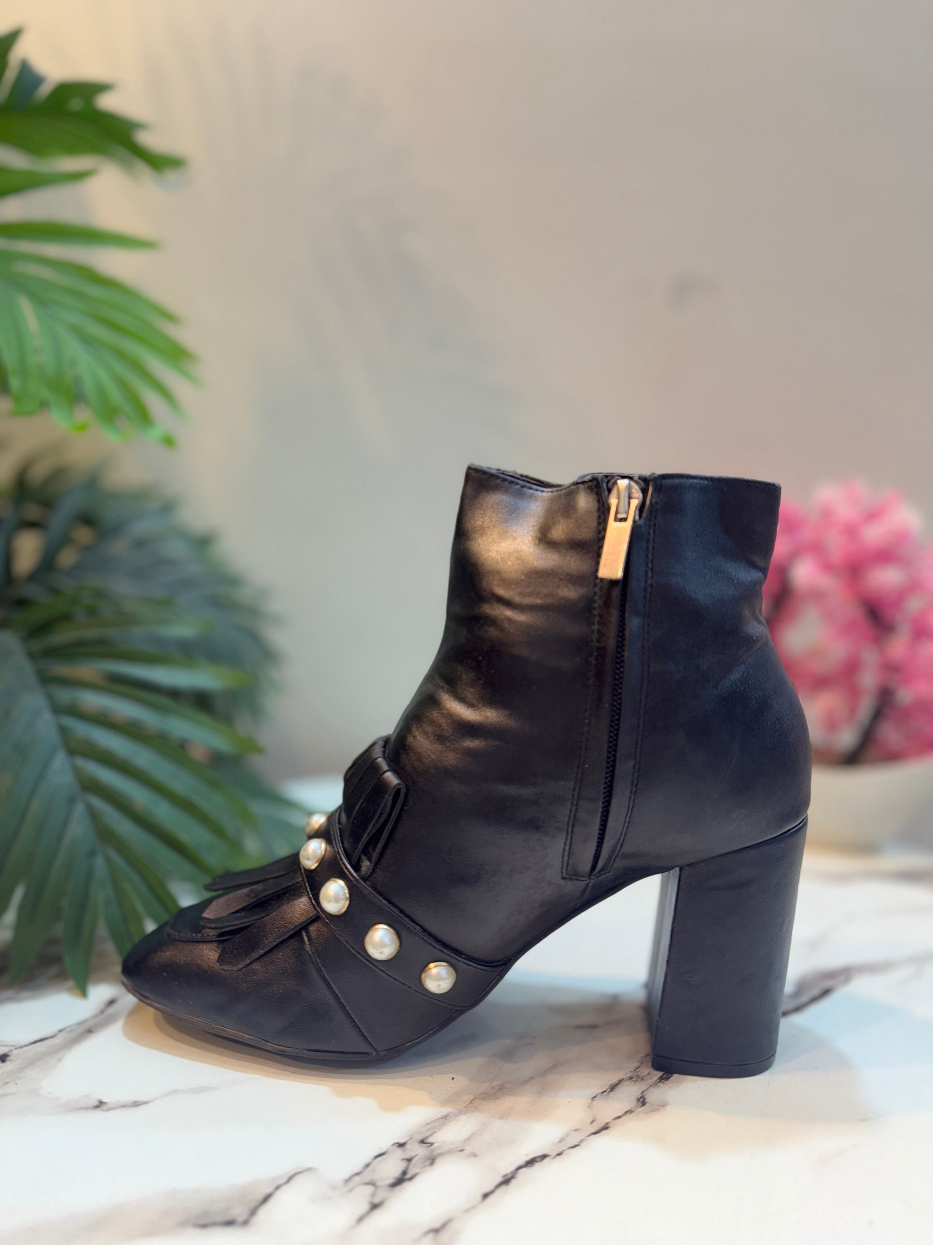 Black leather zipper ankle boot (primark)