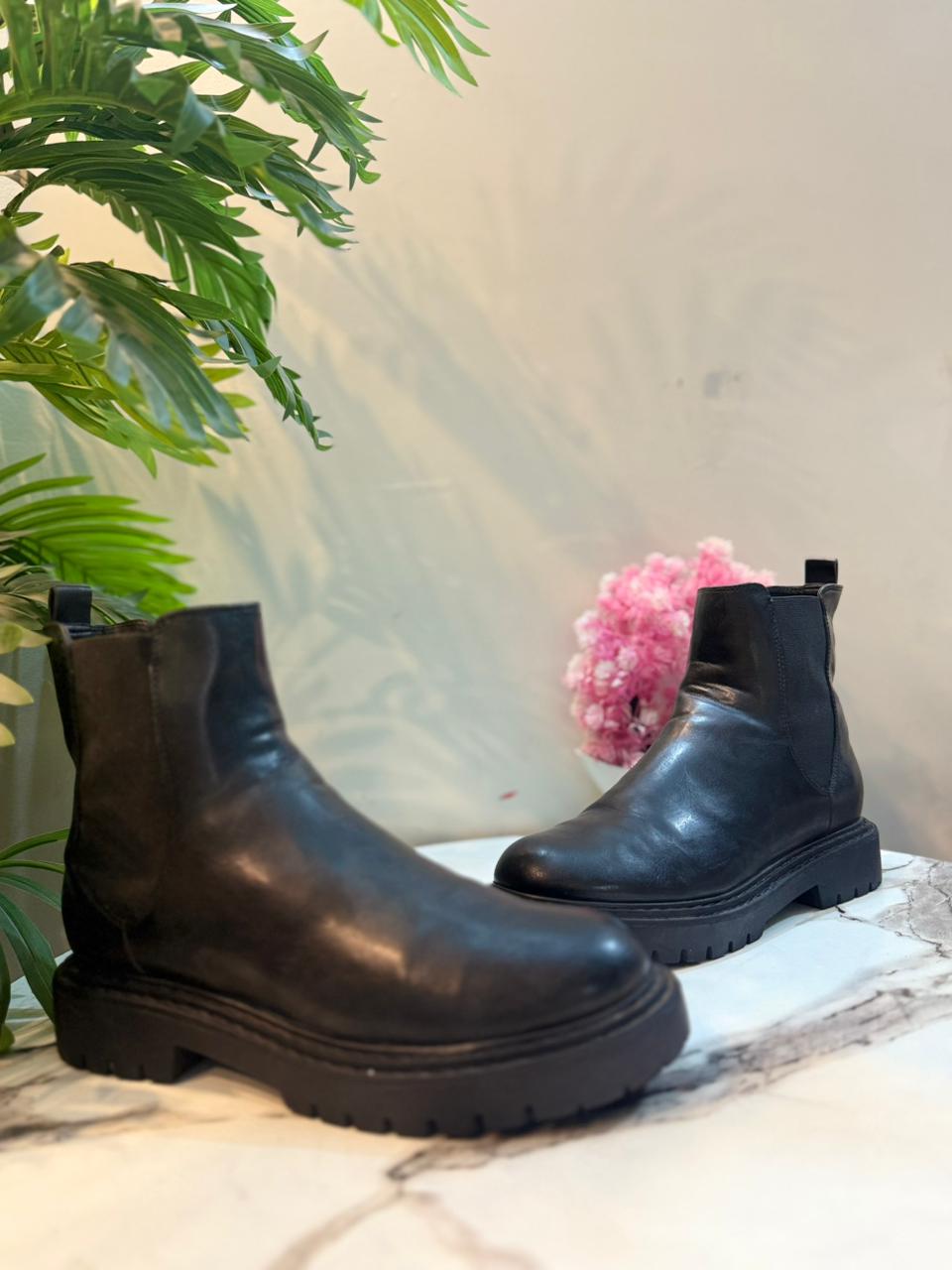 Black leather ankle boot (Onlyigo)