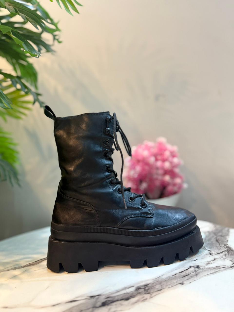 Black leather zipper lace up ankle boot (Stradivarius)