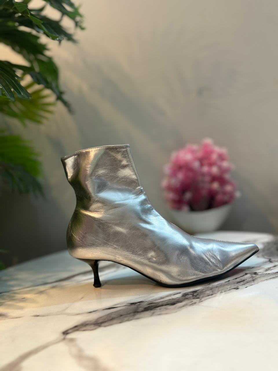 Silver patent leather zipper ankle boot (Zara)