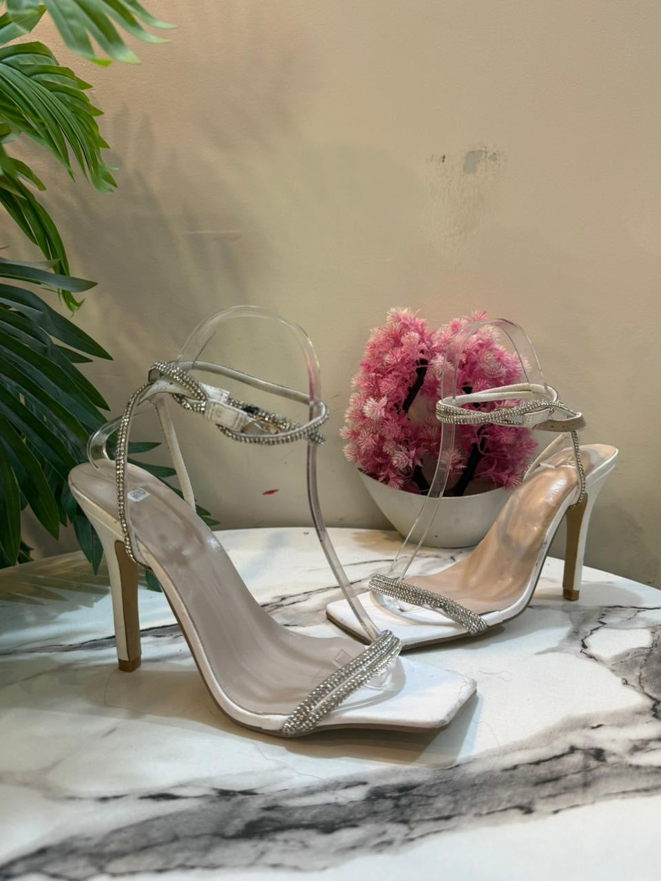White pencil heel