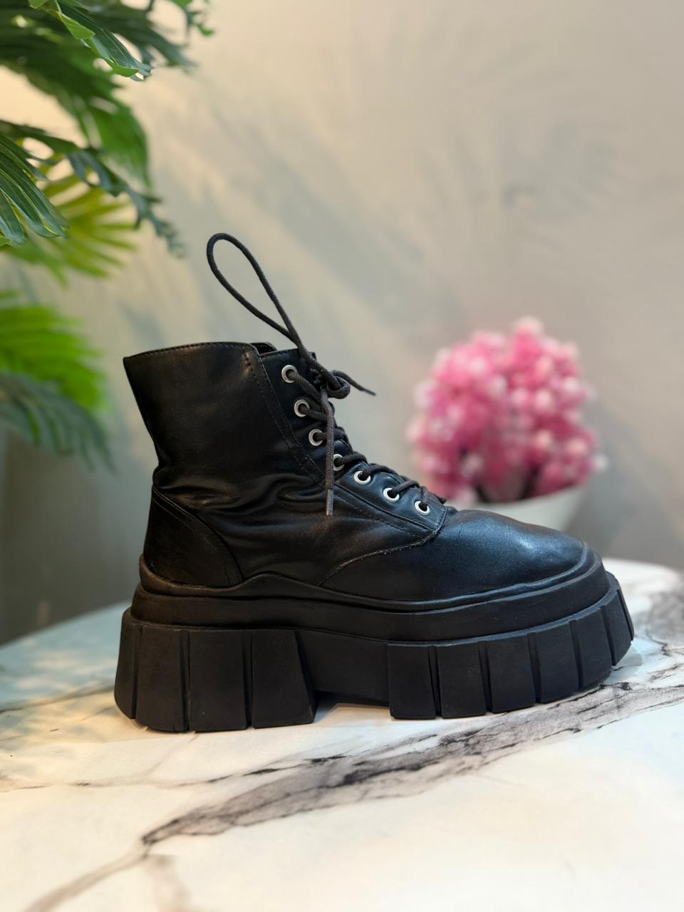 Black leather zipper lace up ankle boot (Bershka)