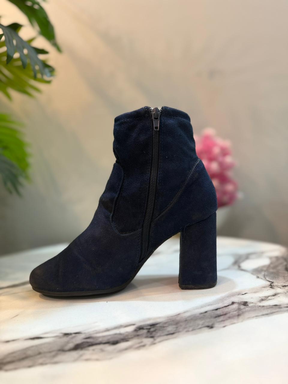 Navy blue suede ankle boot (unknown)