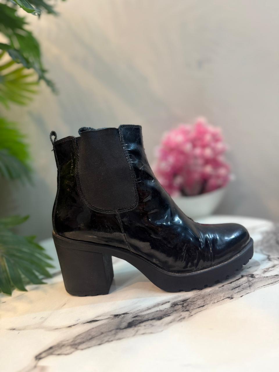 Black patent zipper ankle boot (Vagabond)