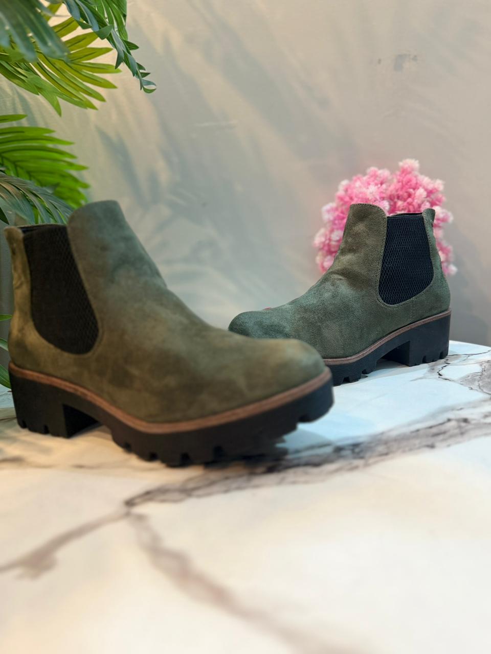 Green suede ankle boot (Rieker)