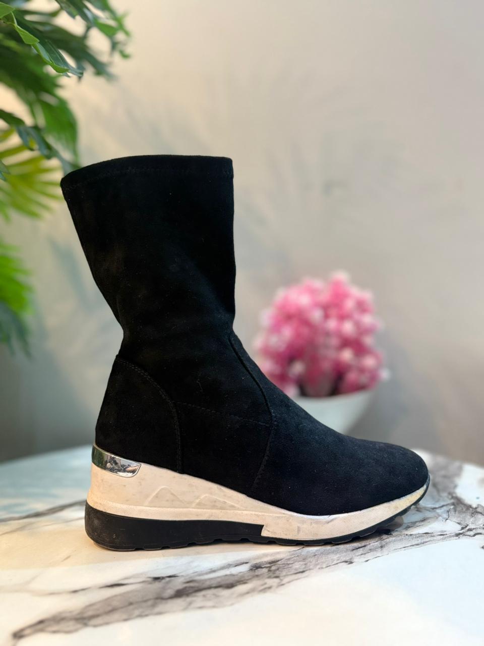Black suede zipper ankle boot (Kyla)
