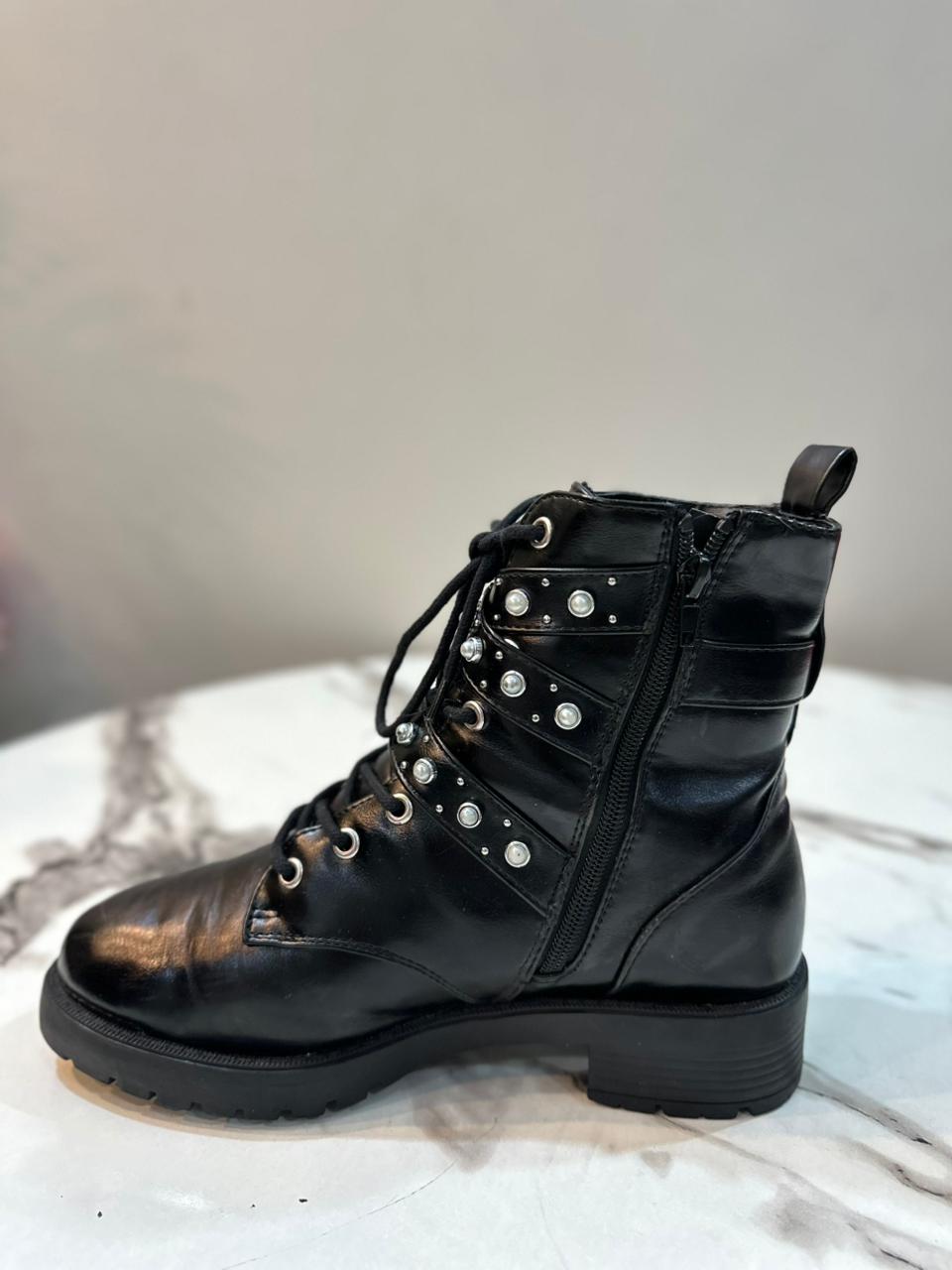Black leather zipper lace up ankle boots (primark)