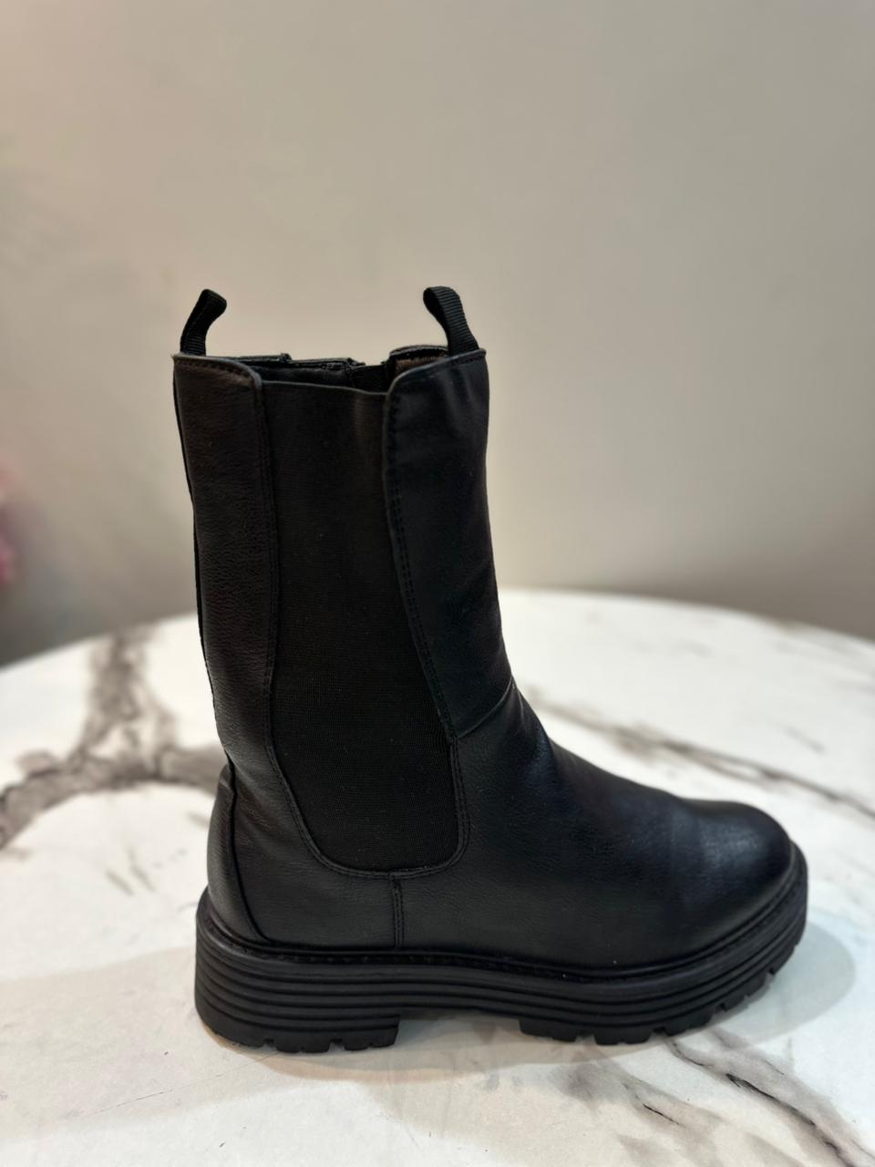 Black leather zipper ankle boot (claudia ghizzani)