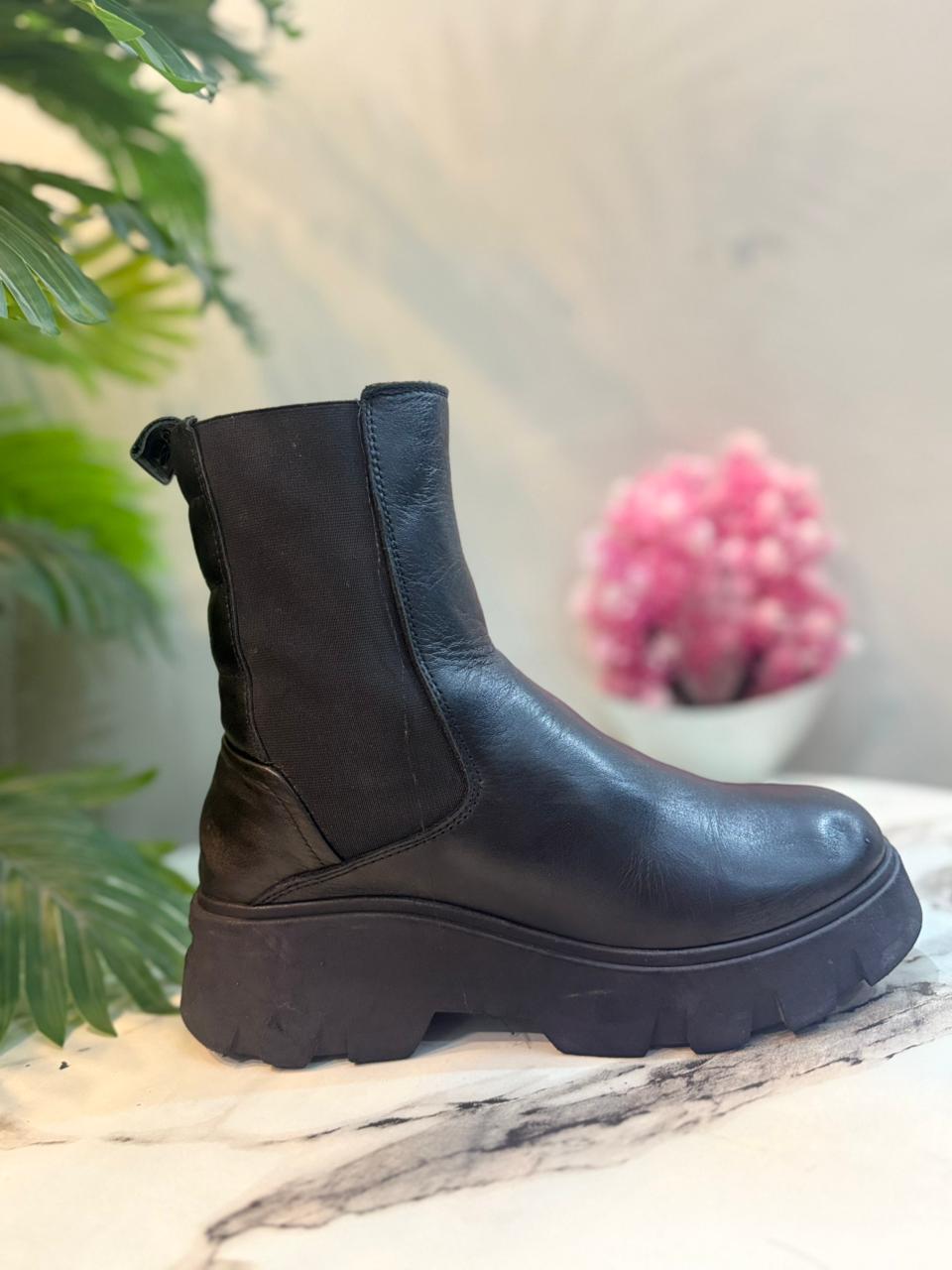 Black suede ankle boot (Marco polo)