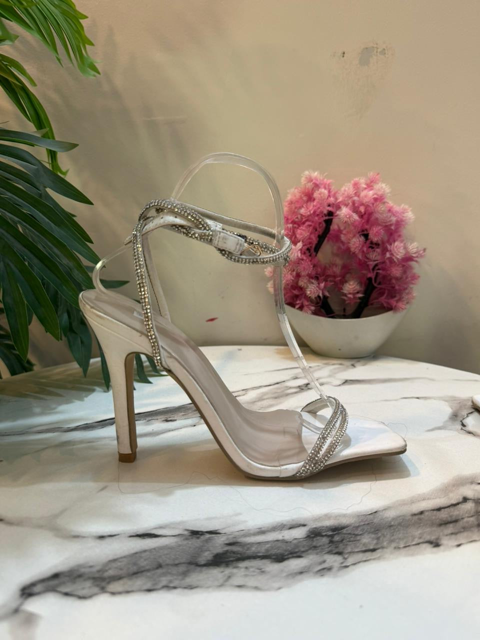White pencil heel