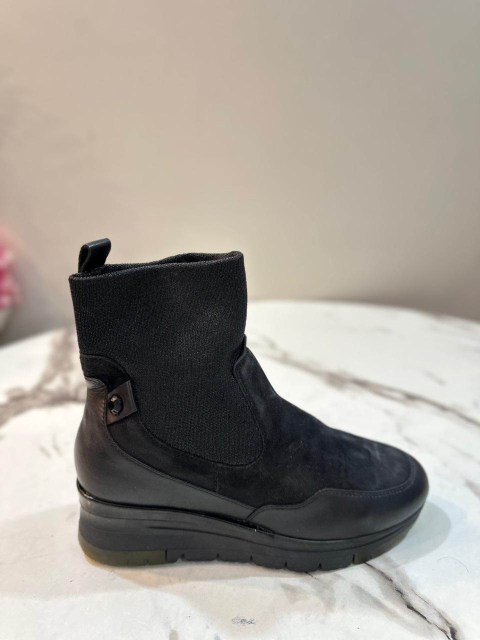 Black suede and sock ankle boot (tramis)