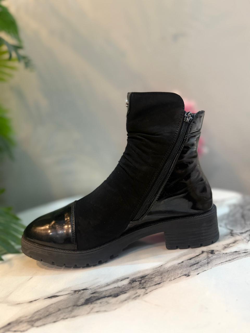 Black double zipper ankle boot (guess)