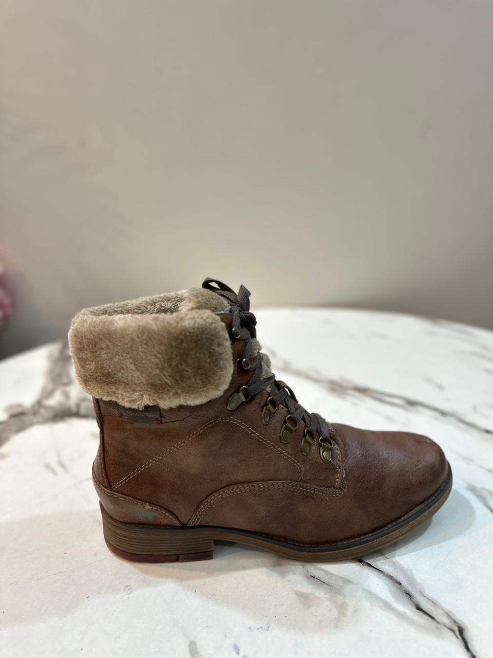 Brown leather zipper ankle boot (Mustang)