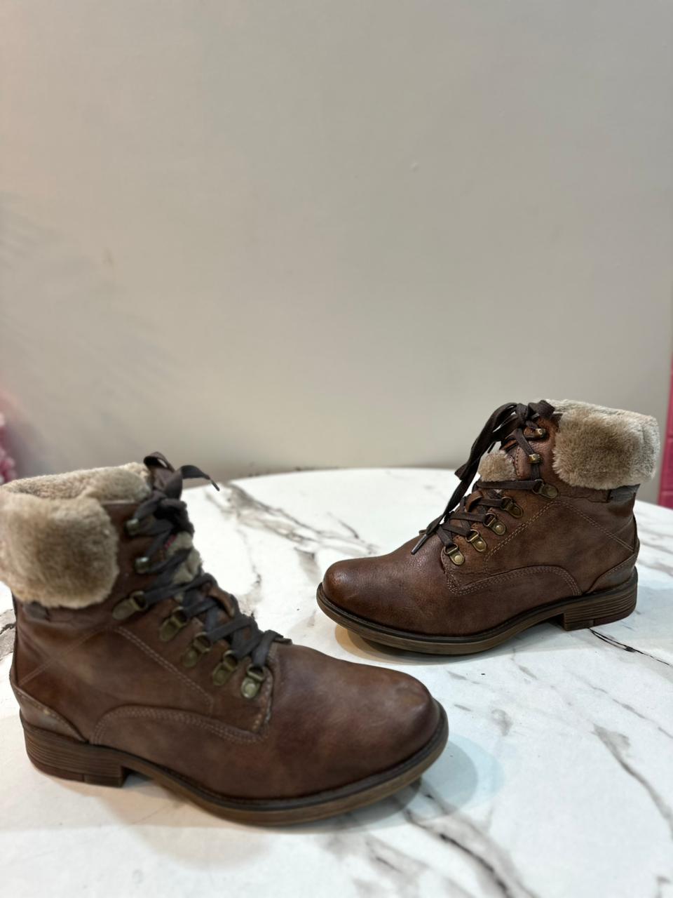 Brown leather zipper ankle boot (Mustang)