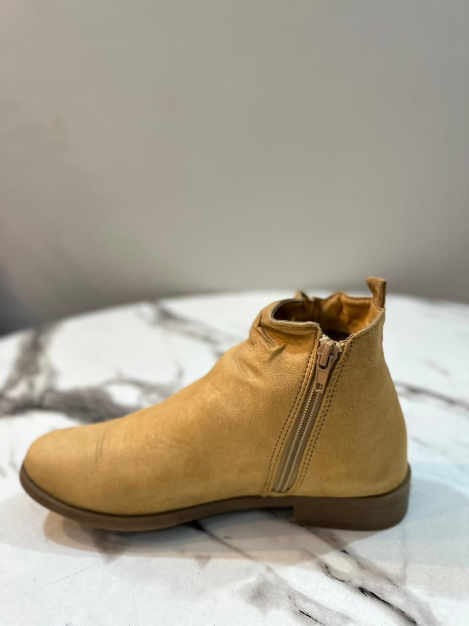 Mustard suede zipper ankle boot(You and I)