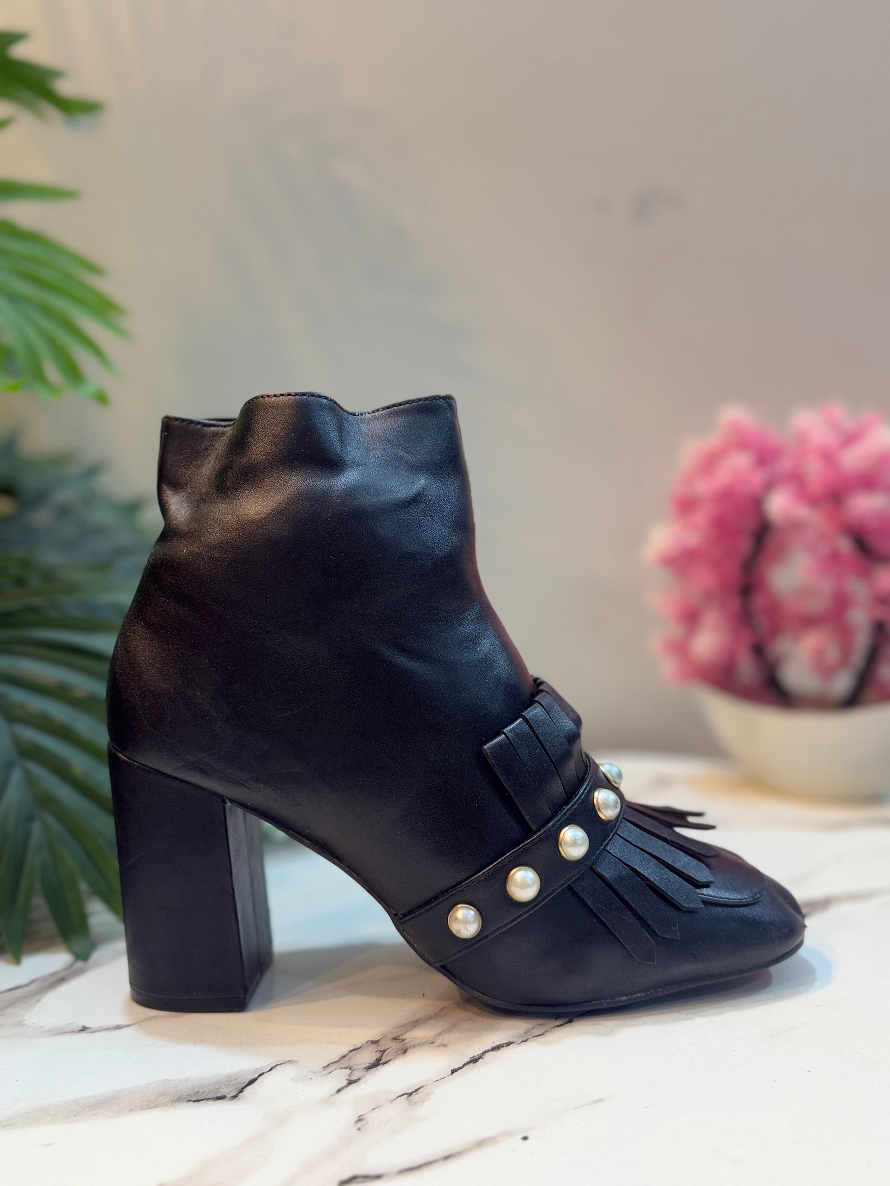 Black leather zipper ankle boot (primark)