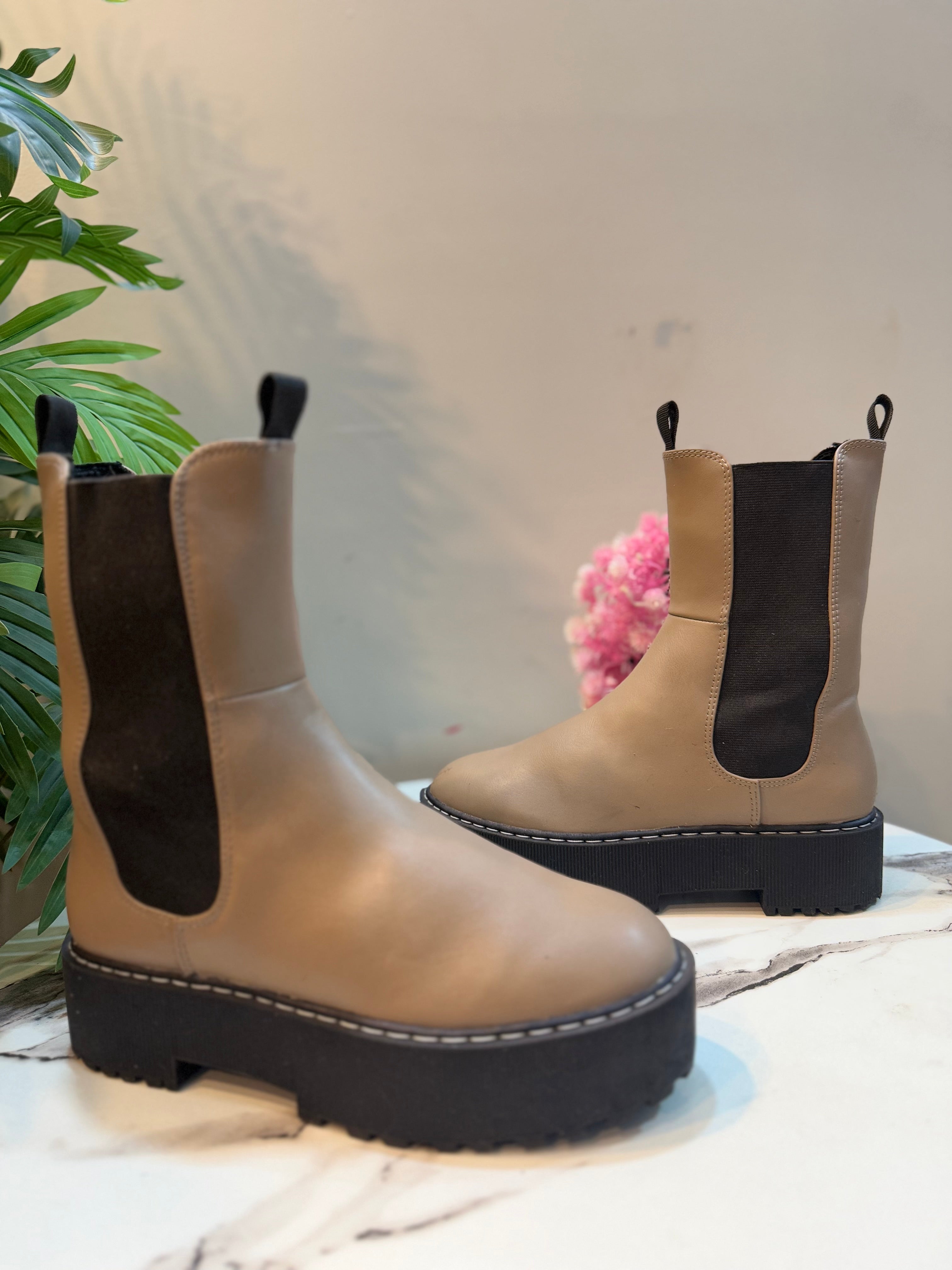 Brown leather chelsea ankle boot (H&M)