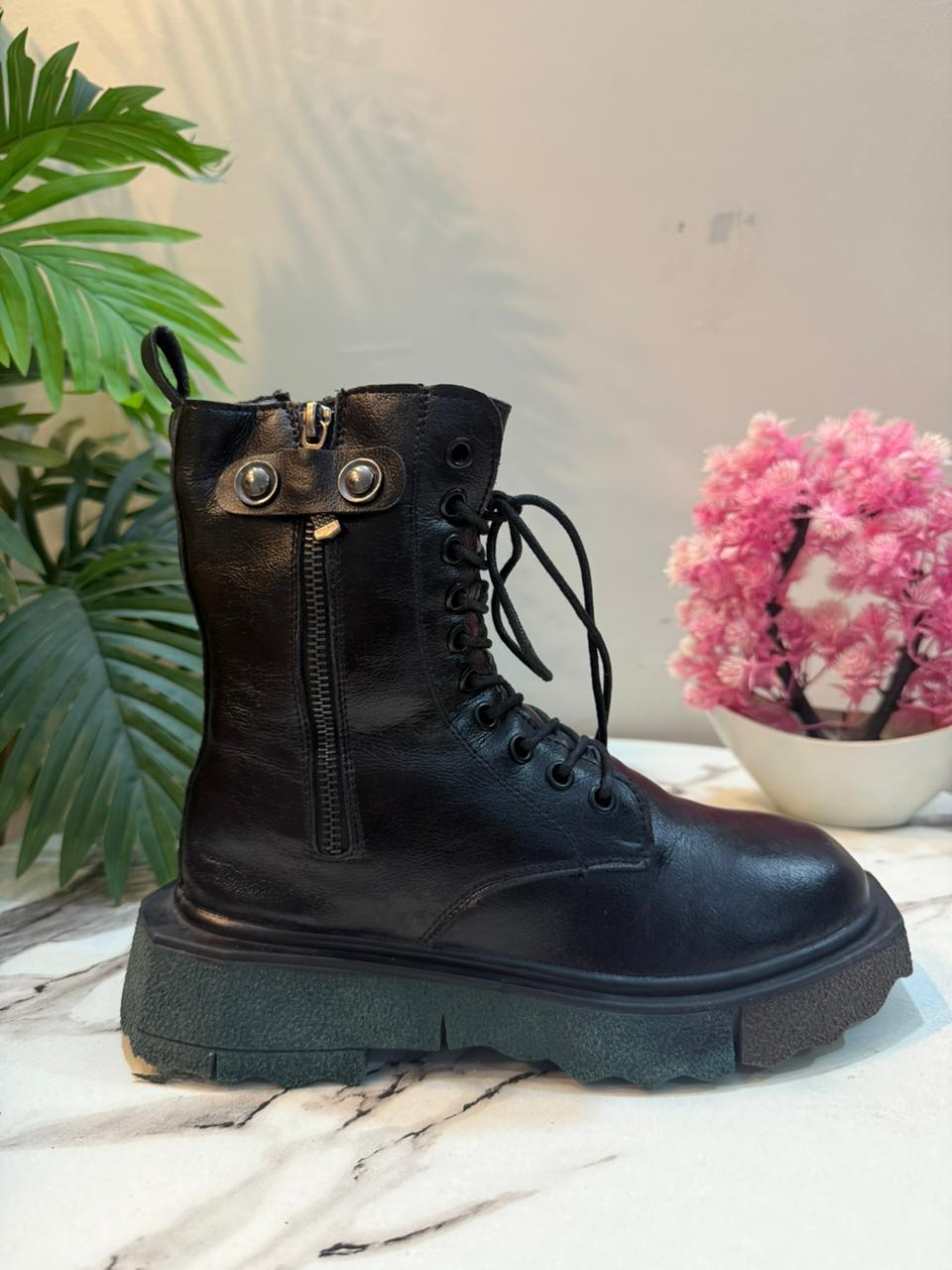 Black leather lacup zipper ankle boot ( unknown)