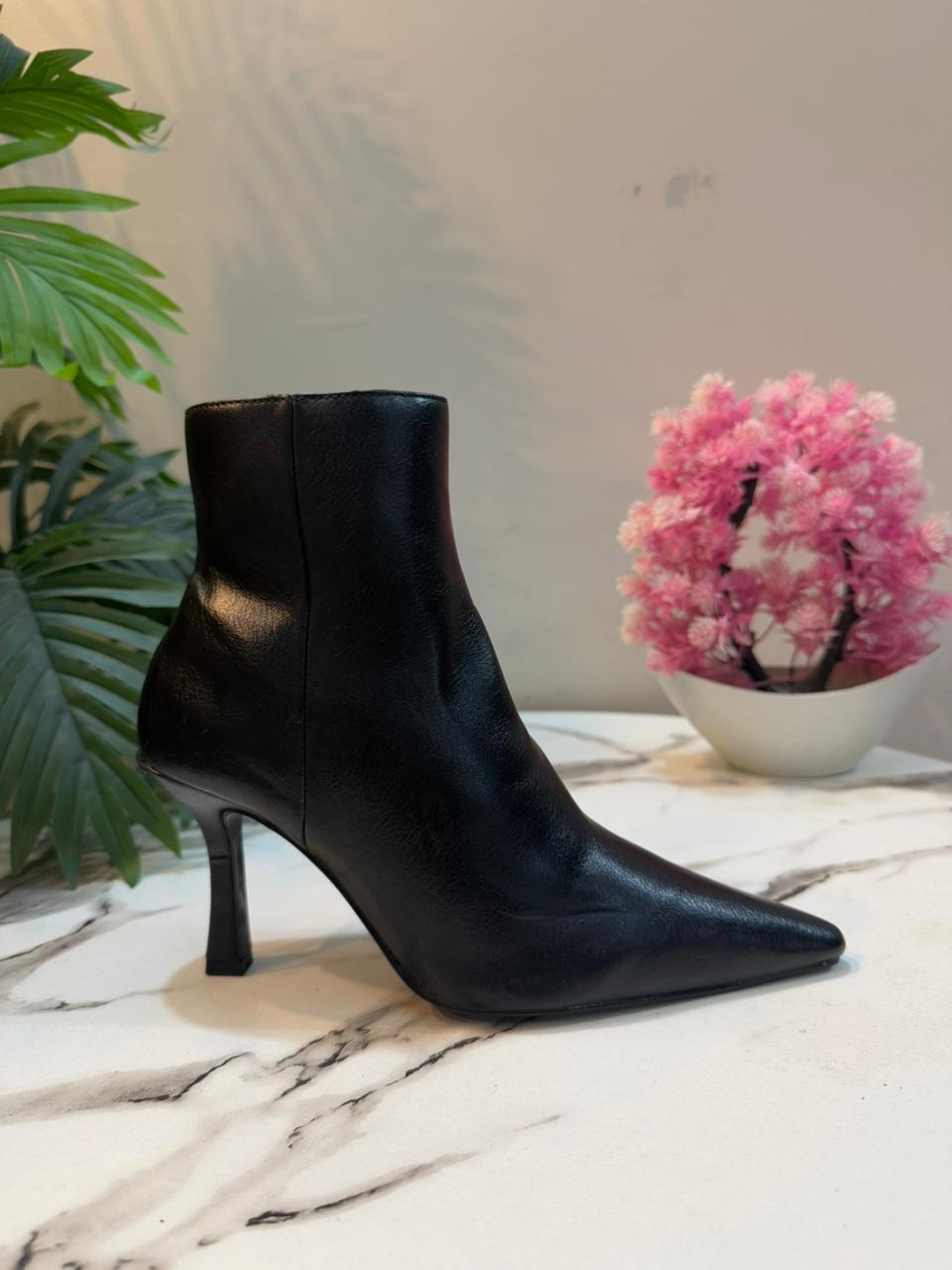 Black leather zipper ankle boot (MNG)