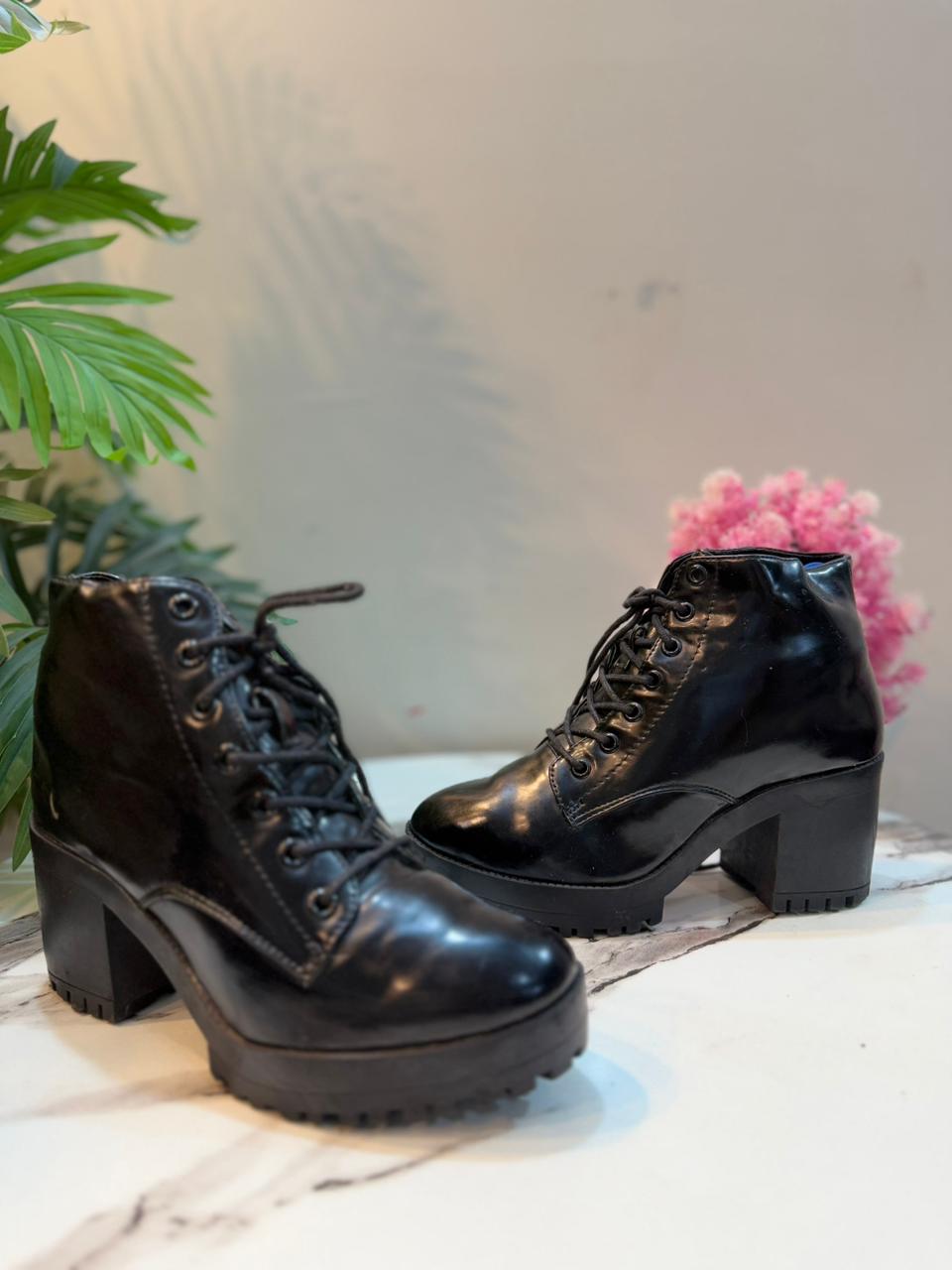 Black patent leather laceup ankle boot(New look)