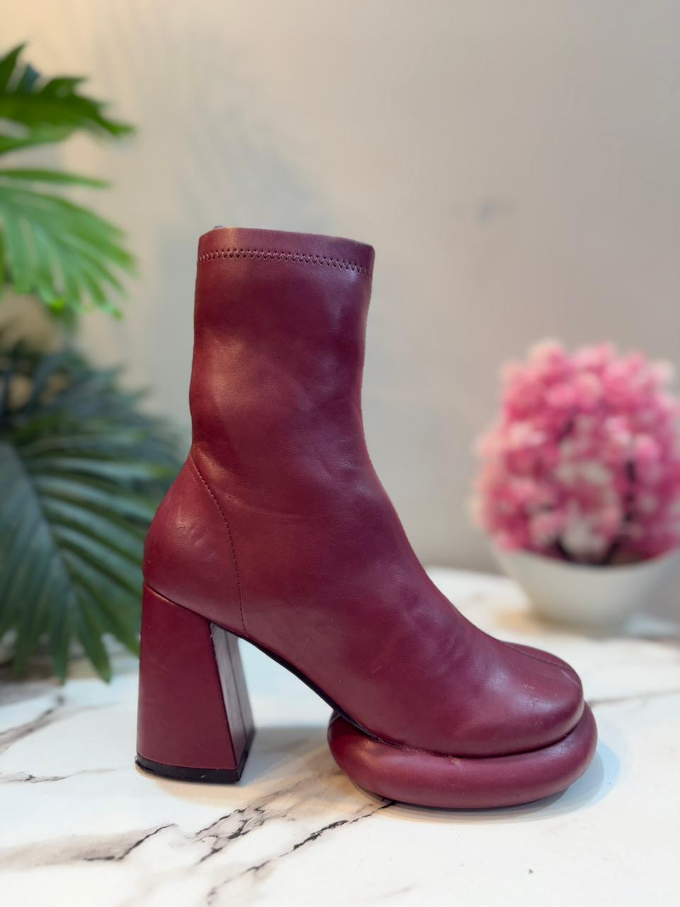 Deep burgundy zipper ankle boot (Rienda)