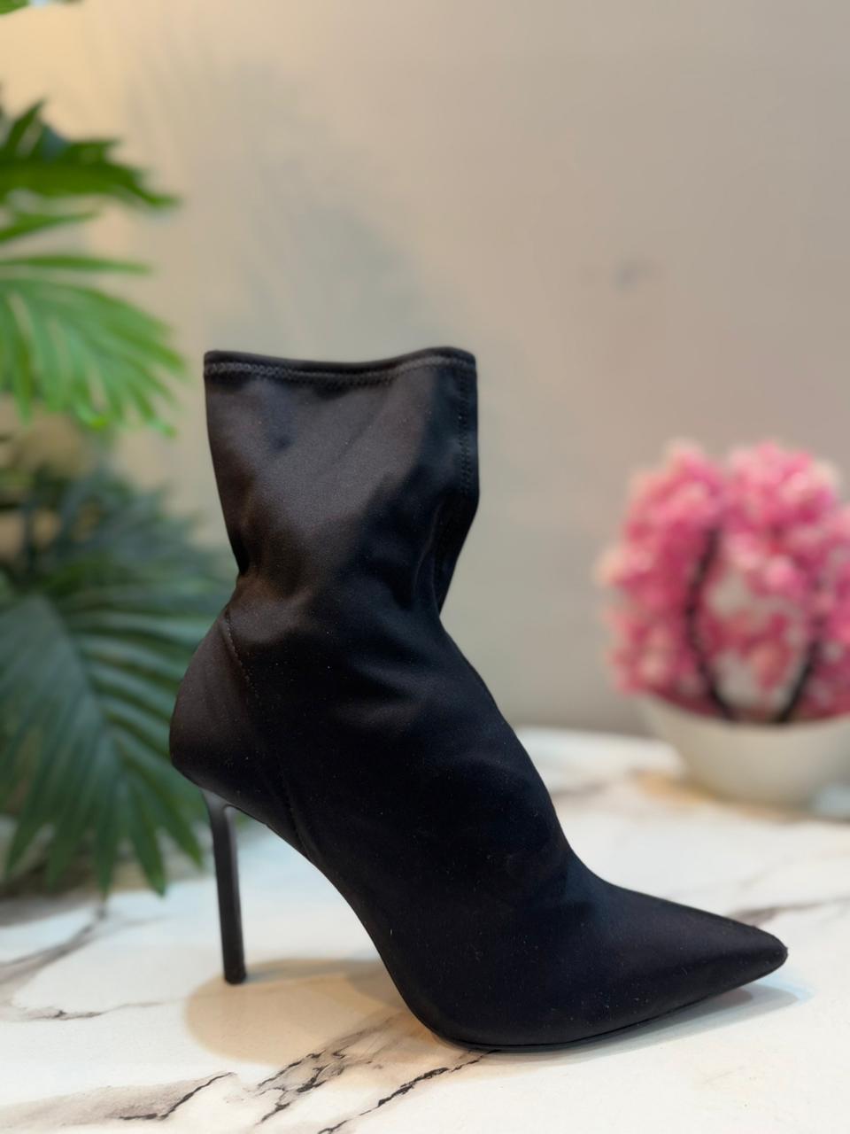 Black satin heeled ankle boot(zara)