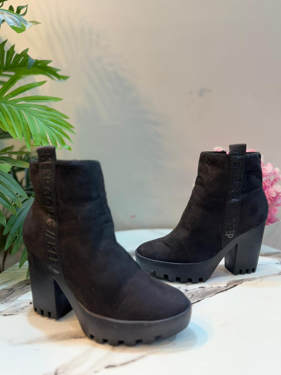 Black suede boot (Amisu)