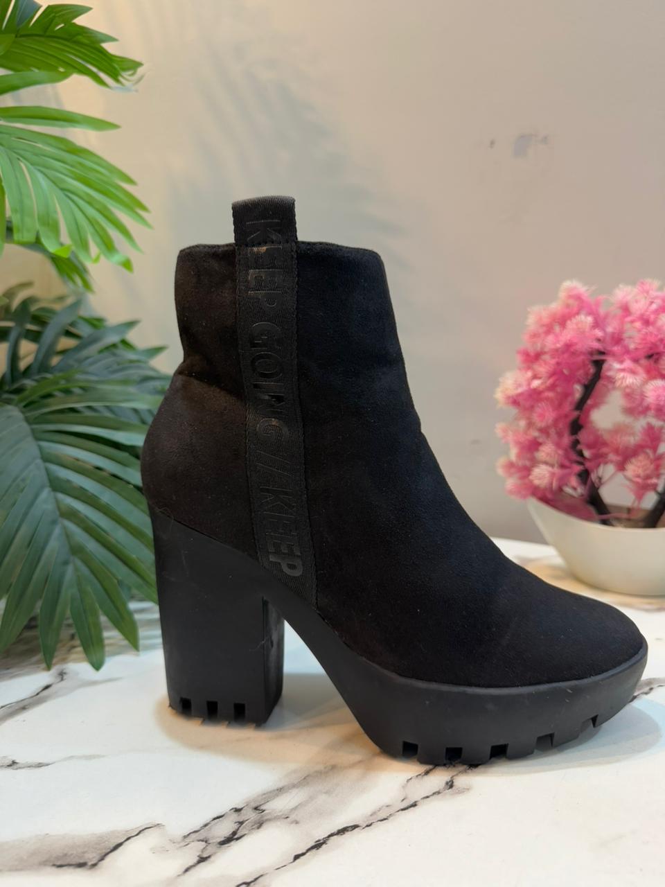 Black suede boot (Amisu)