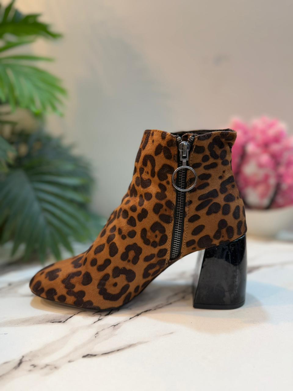 Cheetah print leather suede zipper ankle boot (Stradivarius)