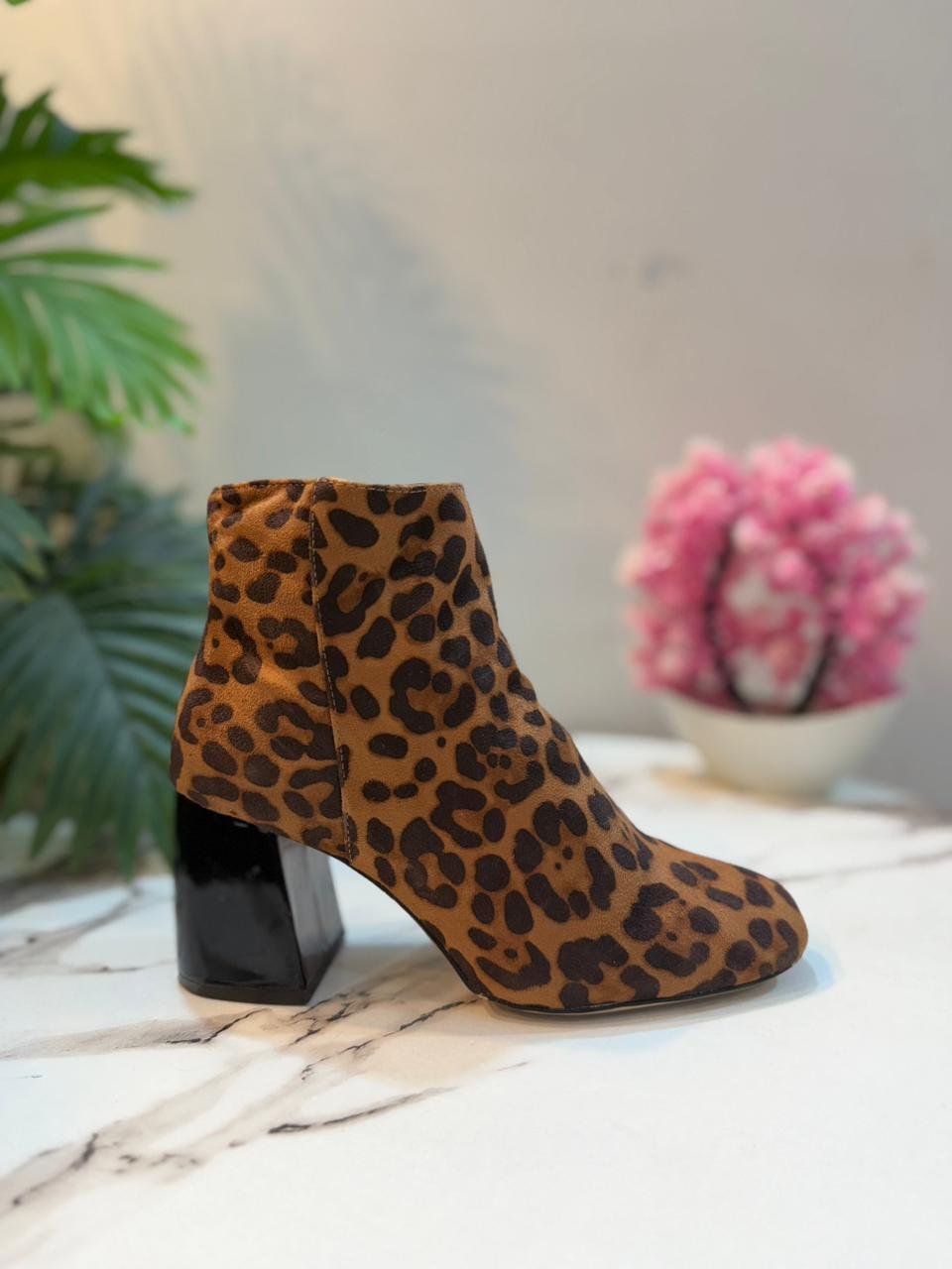 Cheetah print leather suede zipper ankle boot (Stradivarius)