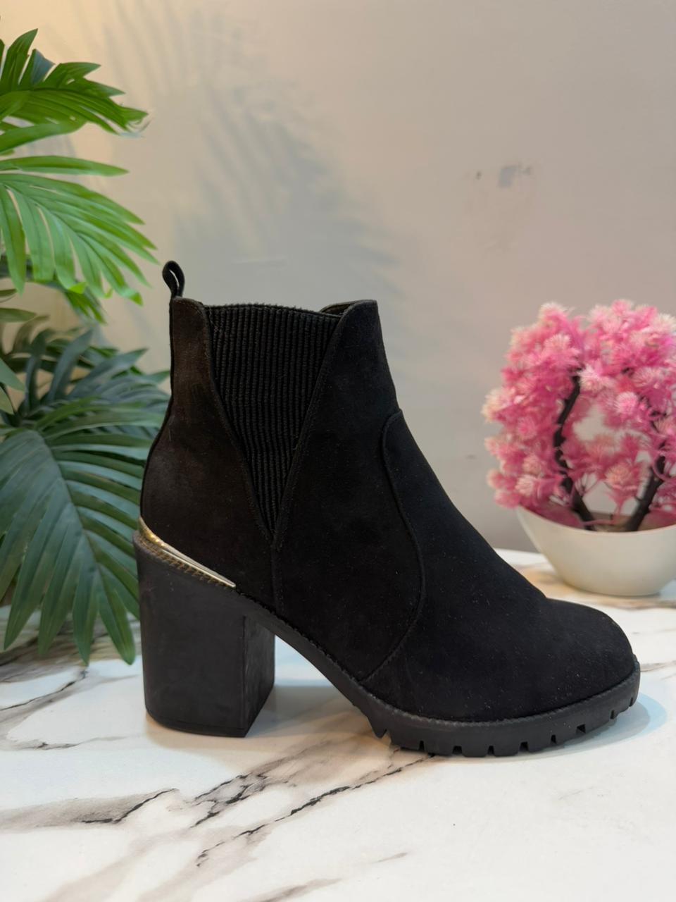 Black suede leather zipper ankle boot (New look)