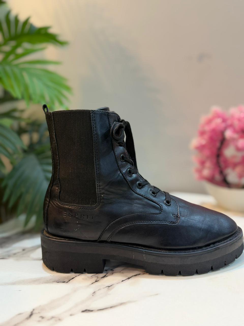 Black leather lacup zipper ankle boot(Esprit)